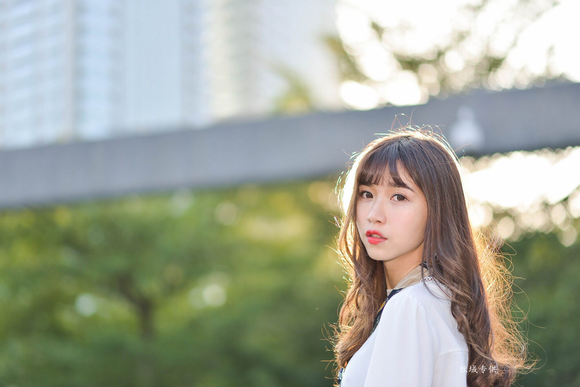 [台湾正妹] 題題 國美館.時裝 黑丝小妹短裙街拍
