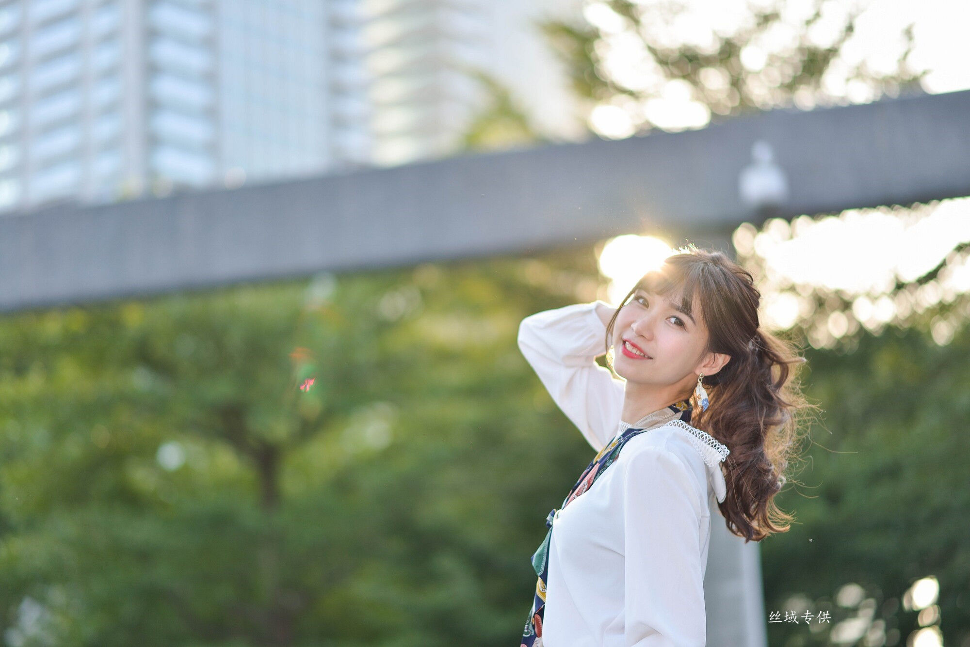 [台湾正妹] 題題 國美館.時裝 黑丝小妹短裙街拍