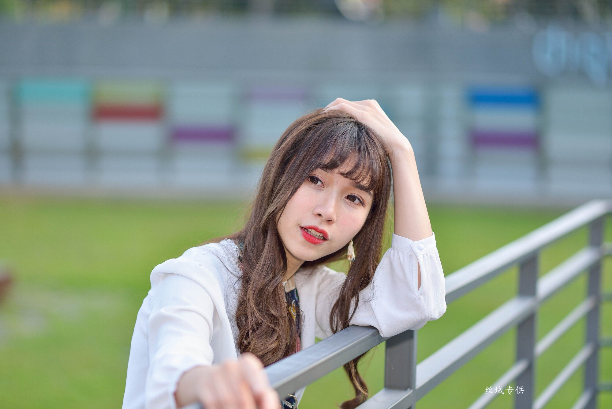 [台湾正妹] 題題 國美館.時裝 黑丝小妹短裙街拍