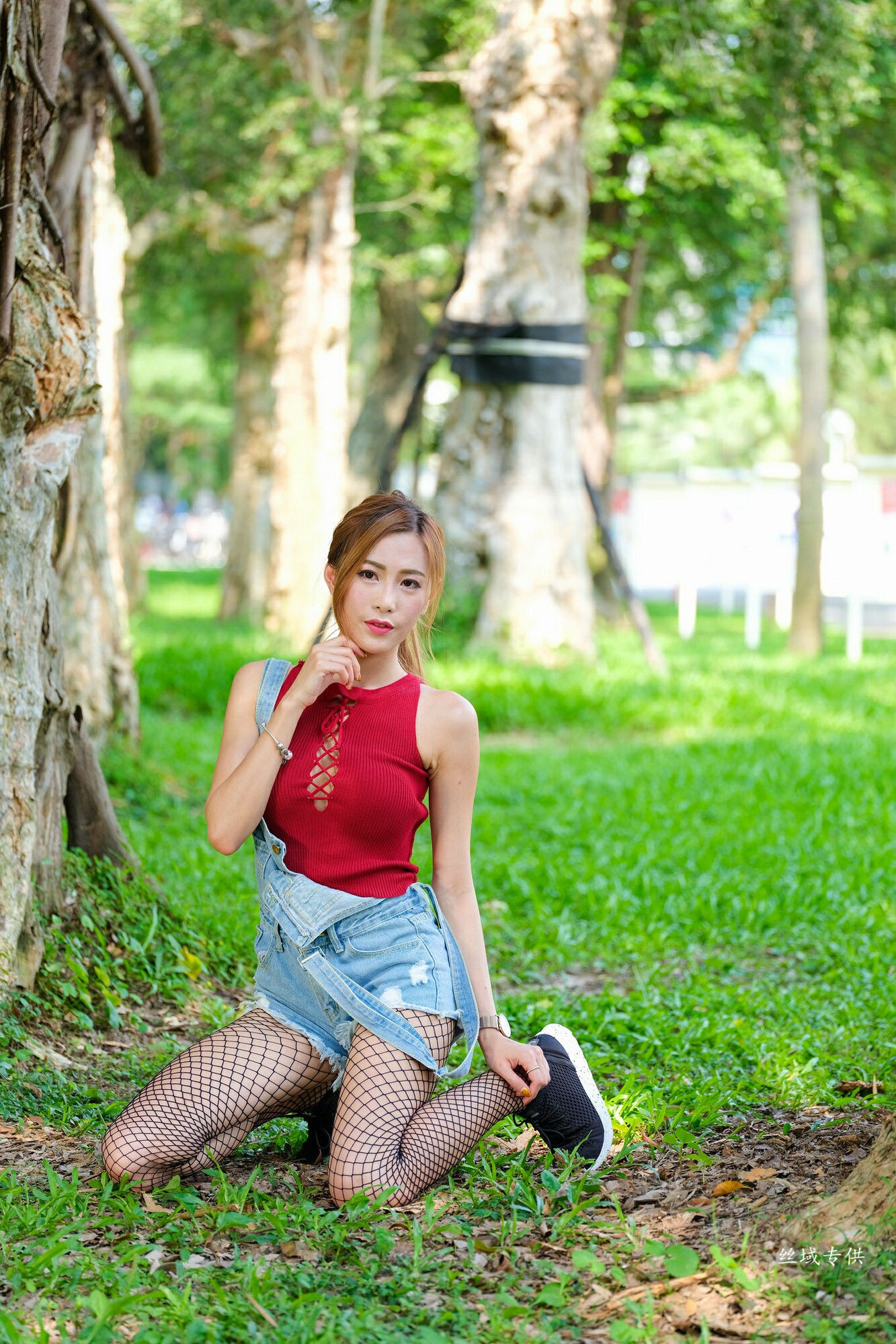 [台湾正妹] 黄艾比 外拍服装（网袜）