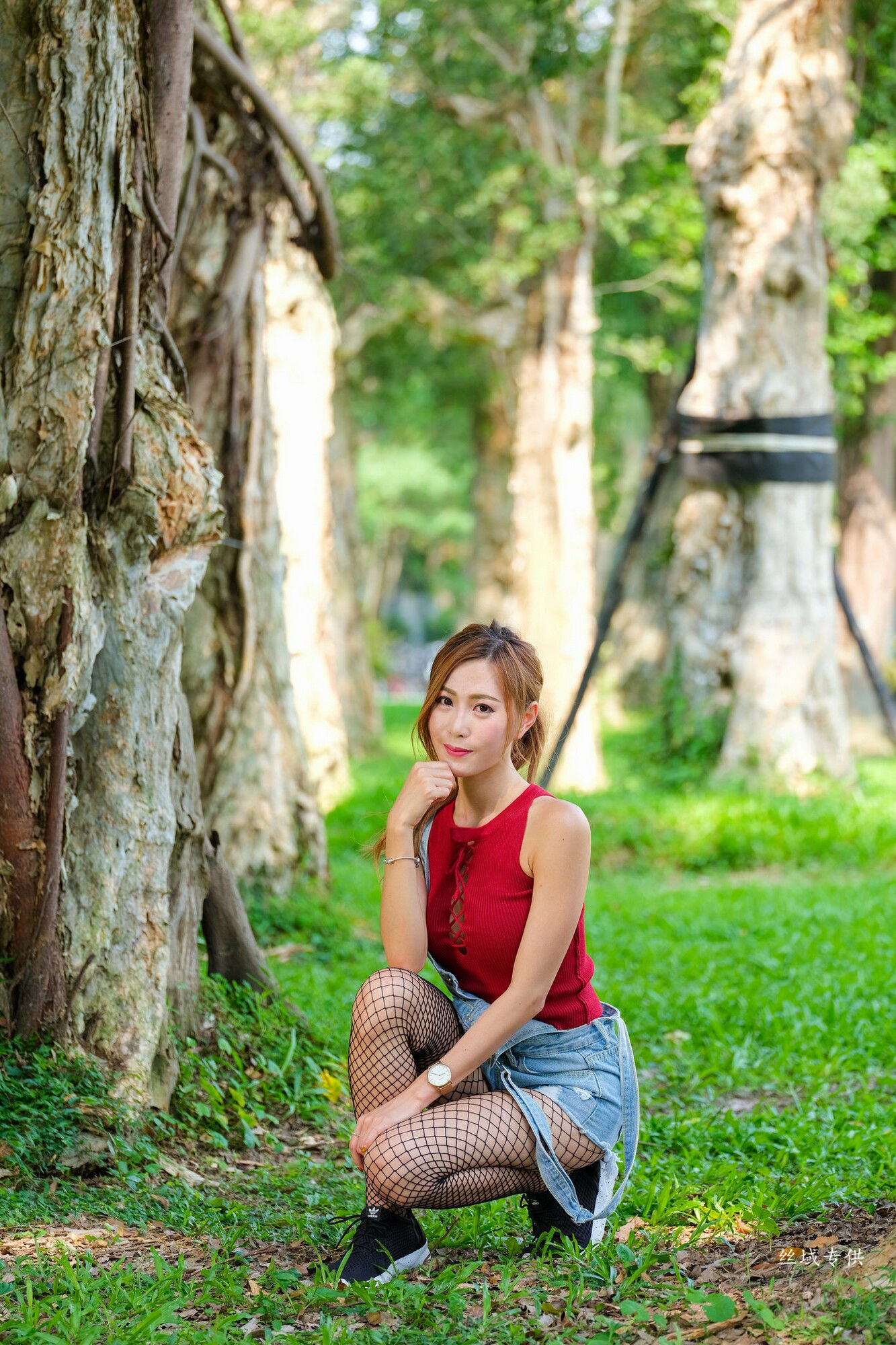 [台湾正妹] 黄艾比 外拍服装（网袜）