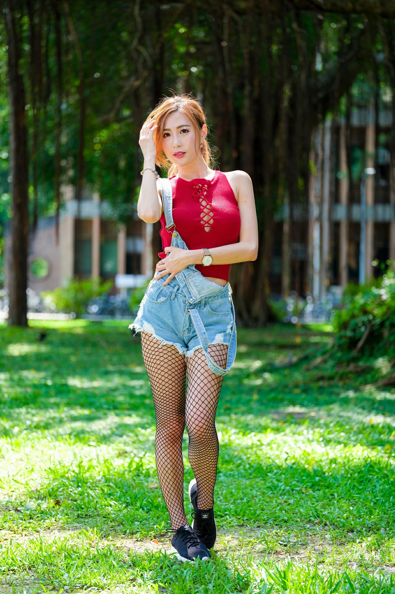 [台湾正妹] 黄艾比 外拍服装（网袜）