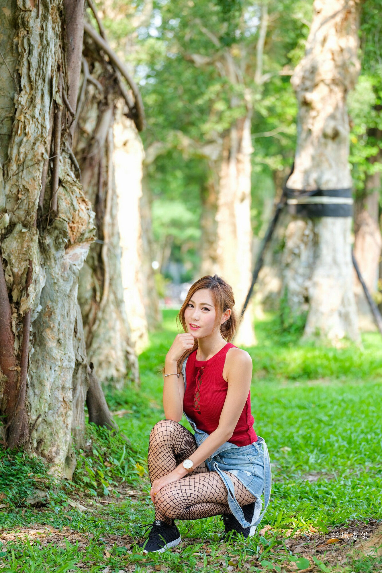 [台湾正妹] 黄艾比 外拍服装（网袜）