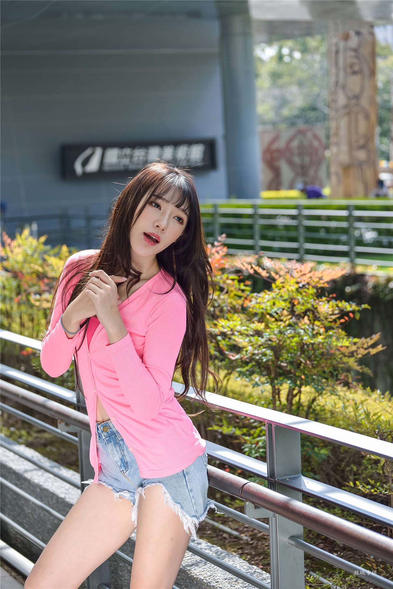 [台湾正妹] 比比 國美.時裝 牛仔街拍