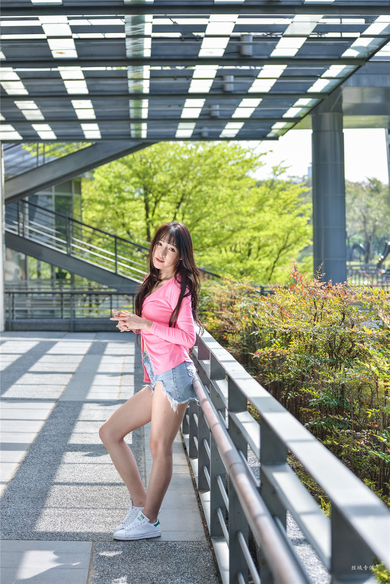 [台湾正妹] 比比 國美.時裝 牛仔街拍