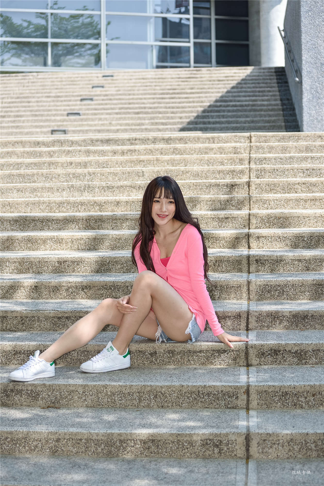 [台湾正妹] 比比 國美.時裝 牛仔街拍
