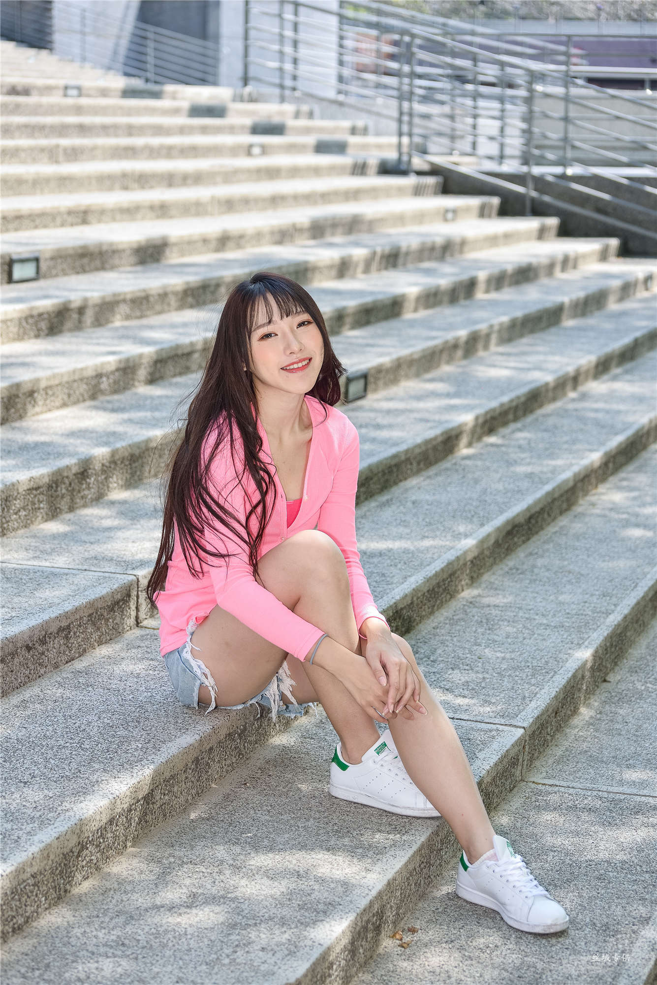 [台湾正妹] 比比 國美.時裝 牛仔街拍