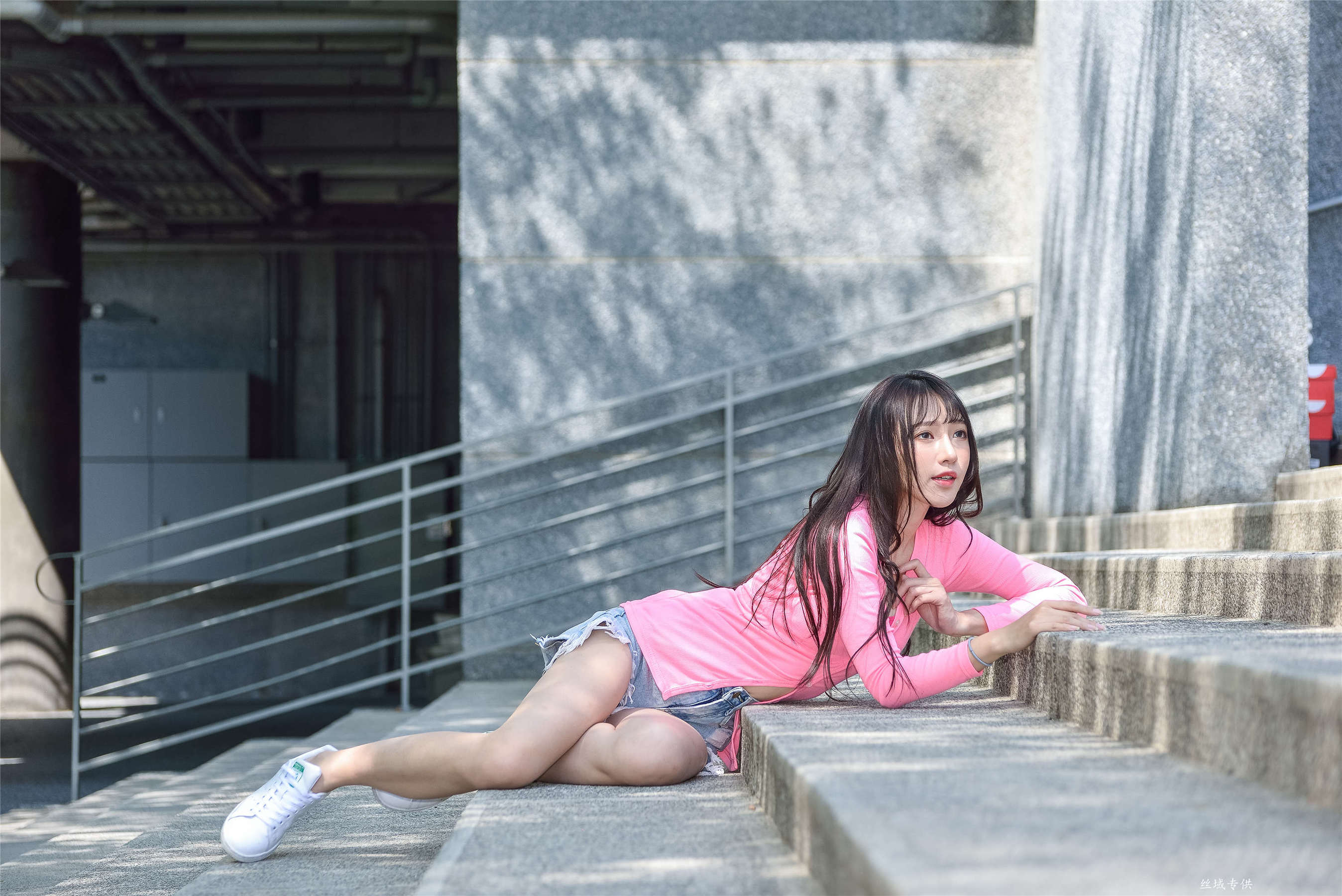 [台湾正妹] 比比 國美.時裝 牛仔街拍