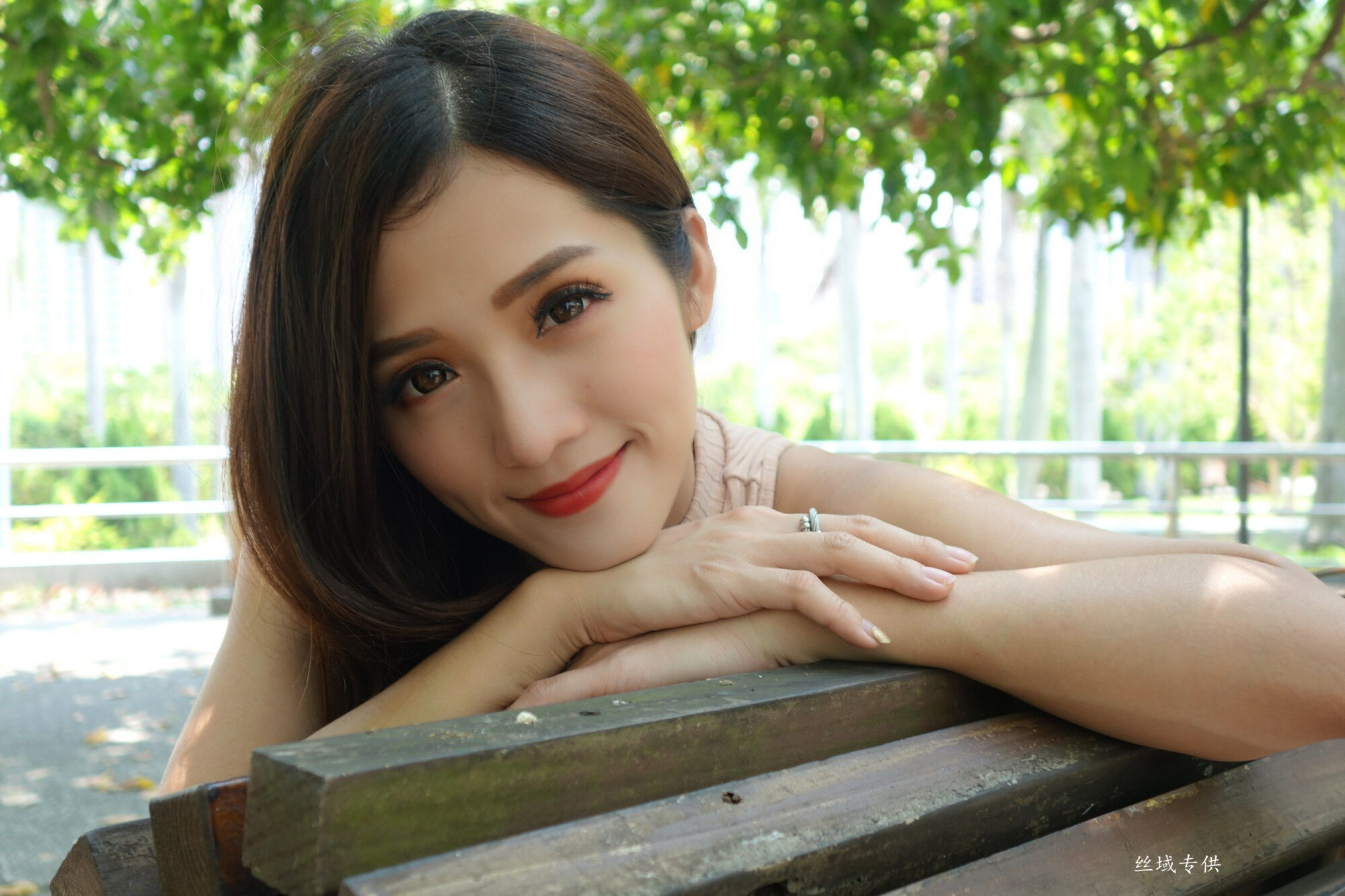 [台湾正妹] Go Go 高雄美術館
