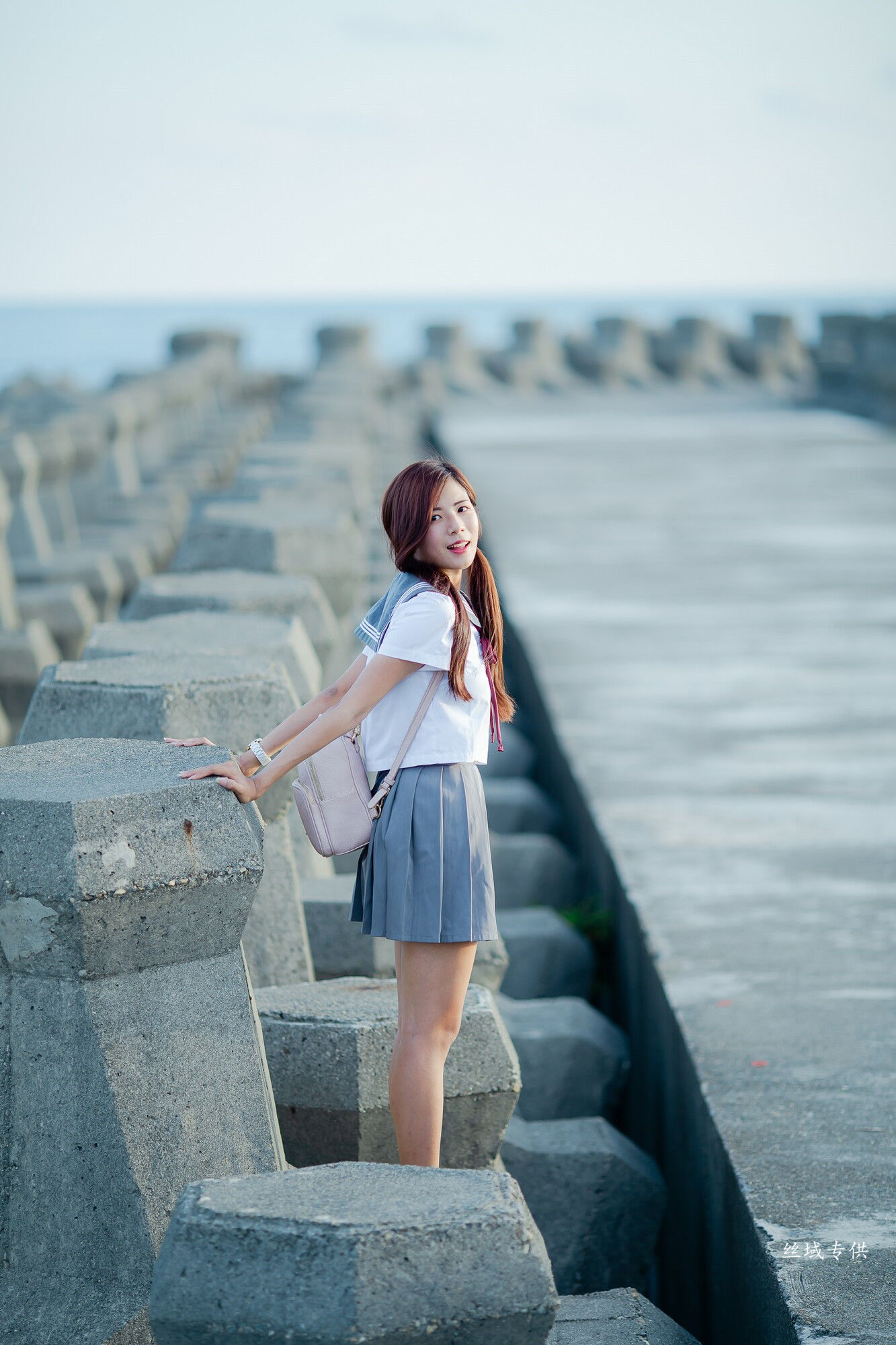 [台湾正妹] 方唯真 制服