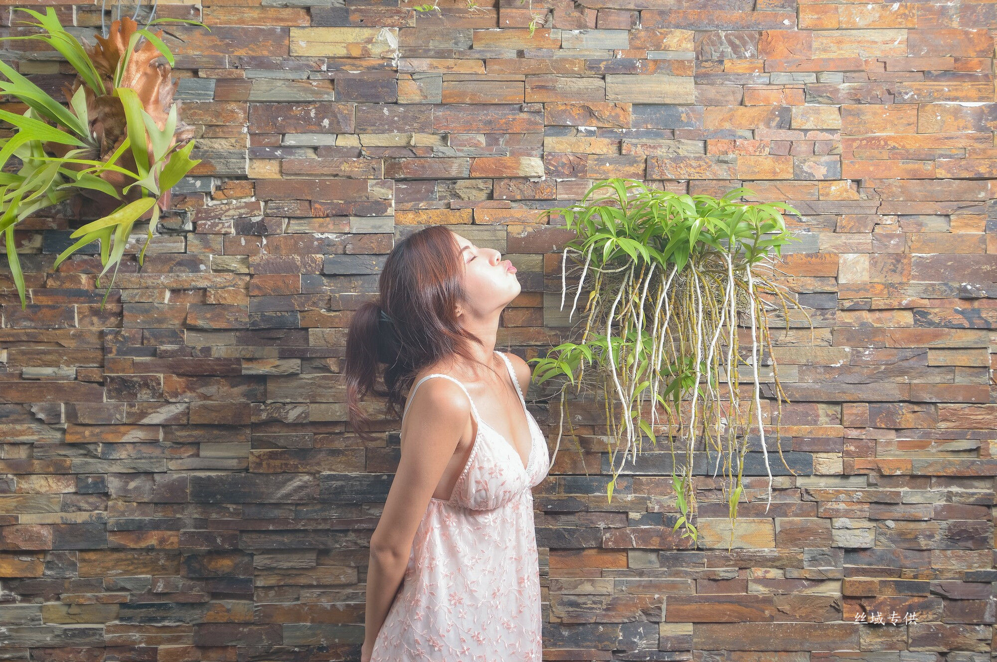 [台湾正妹] 方唯真 芭蕾.性感旅拍 睡衣