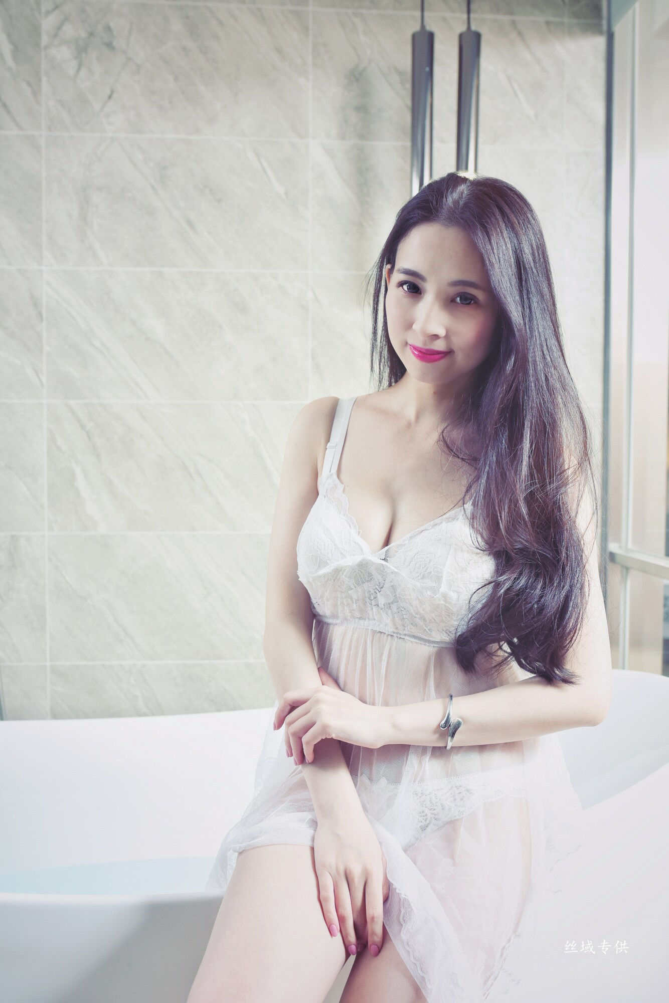 [台湾正妹] 雪菁《棚拍三套服装》 写真集