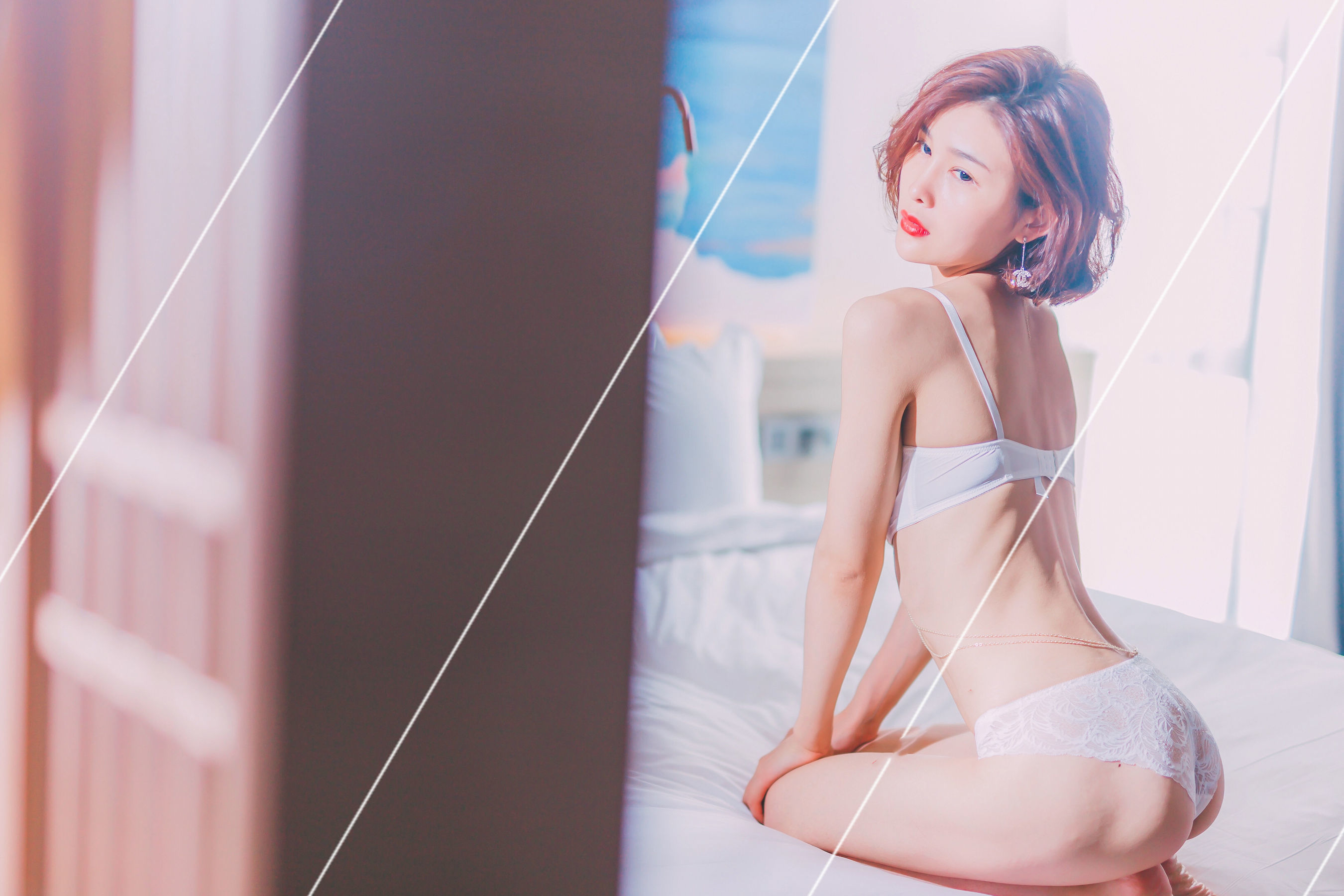 闫盼盼 2018年7月写真《裸心》