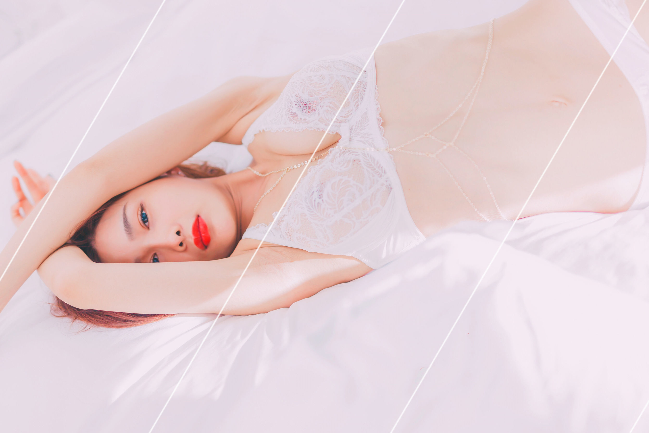 闫盼盼 2018年7月写真《裸心》