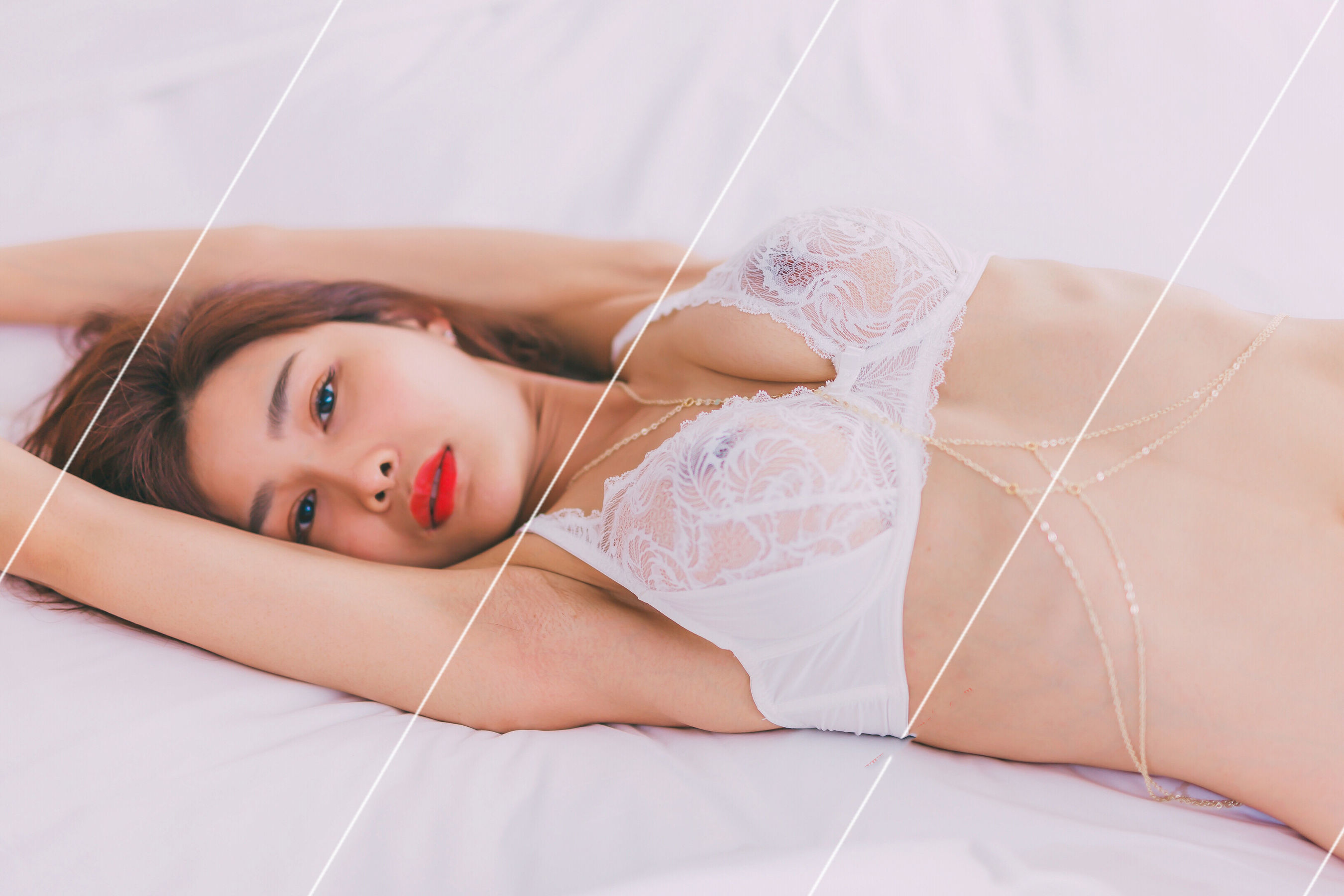 闫盼盼 2018年7月写真《裸心》