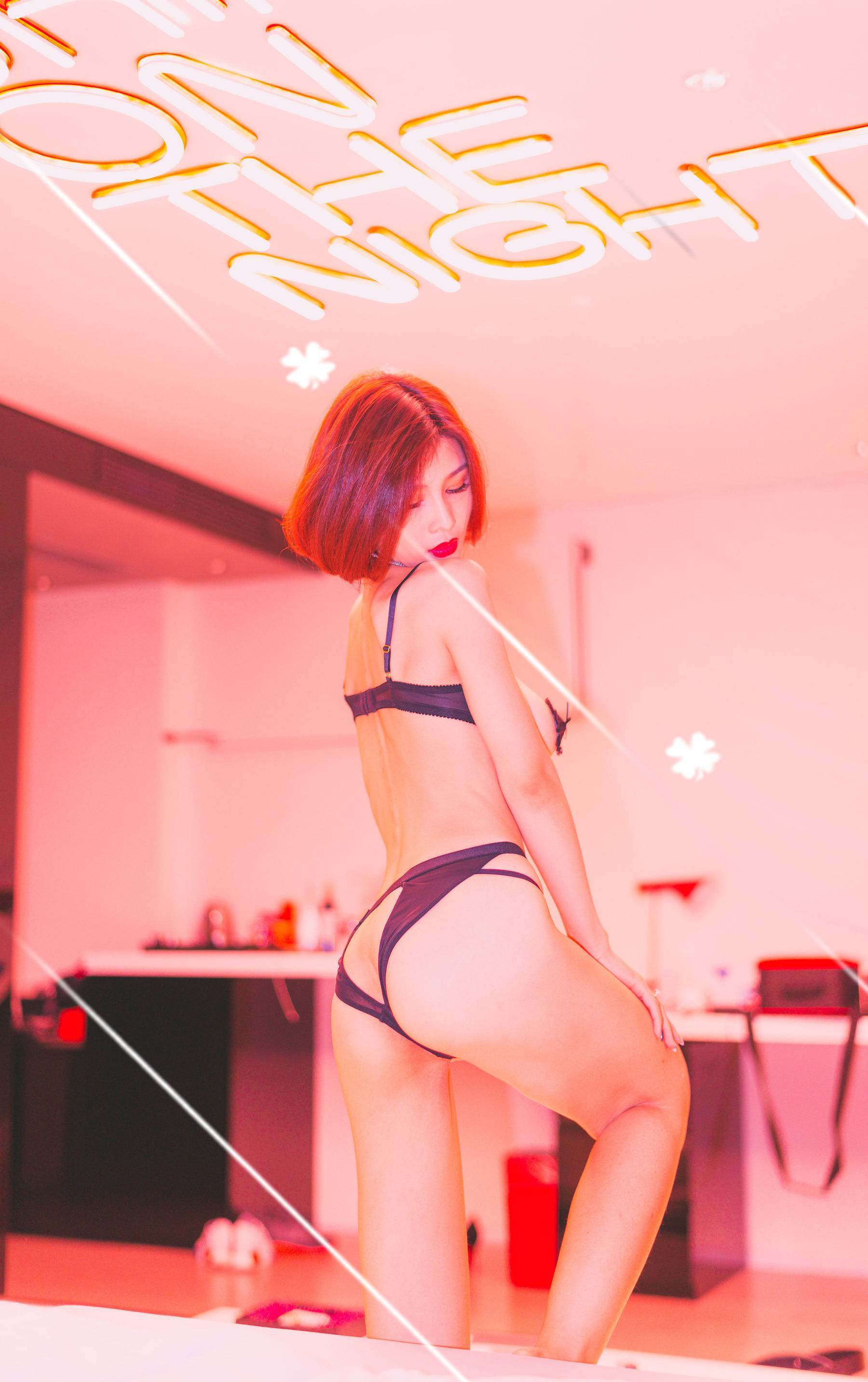 闫盼盼 《灵与欲》