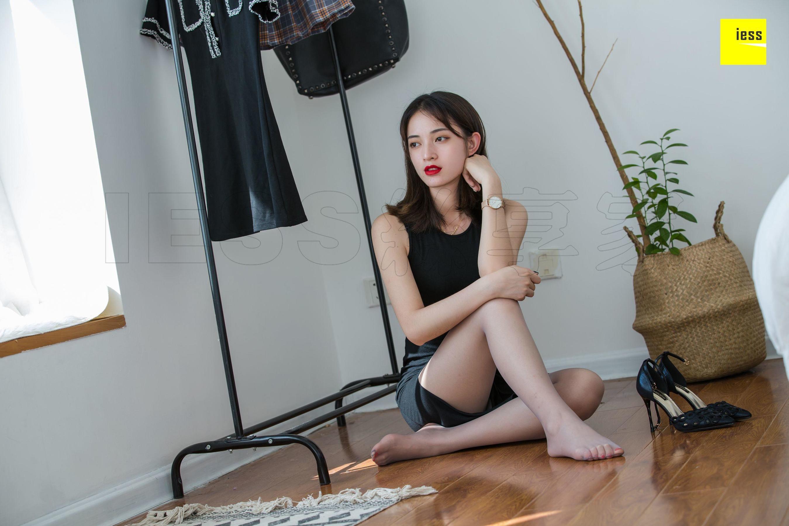[异思趣向IESS] 丝享家269 姗姗 《人妻的试衣间》