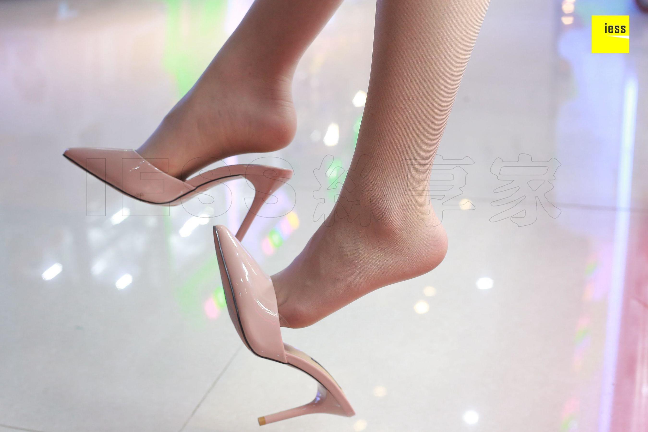 [异思趣向IESS] 丝享家272 七七 《玩娃娃机的少女》