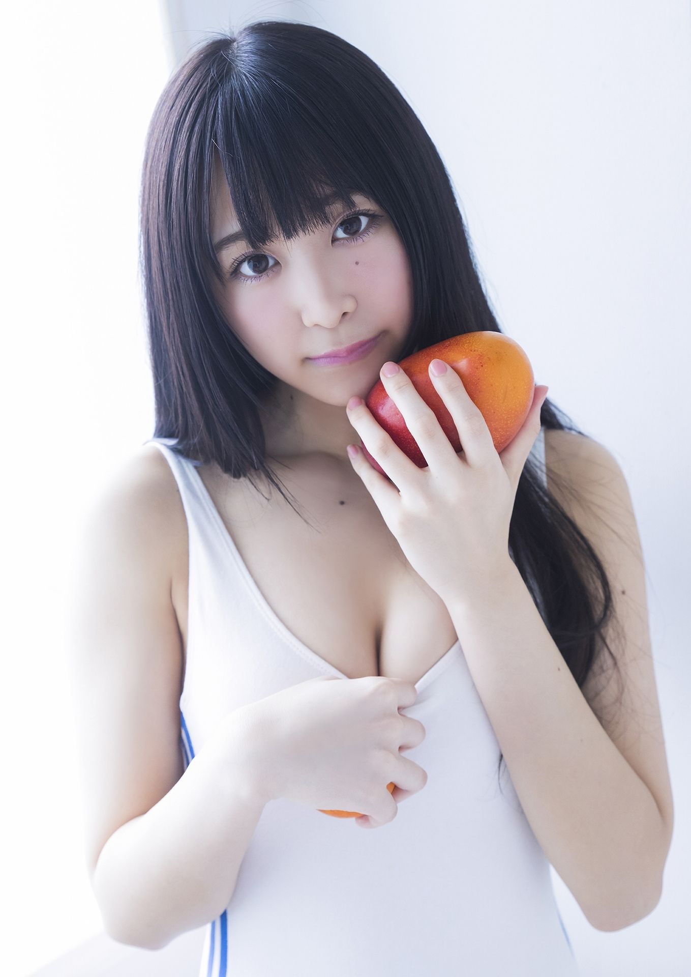 [PB] Naomi Majima 真島なおみ写真集「不思議な少女の秘密の花園」