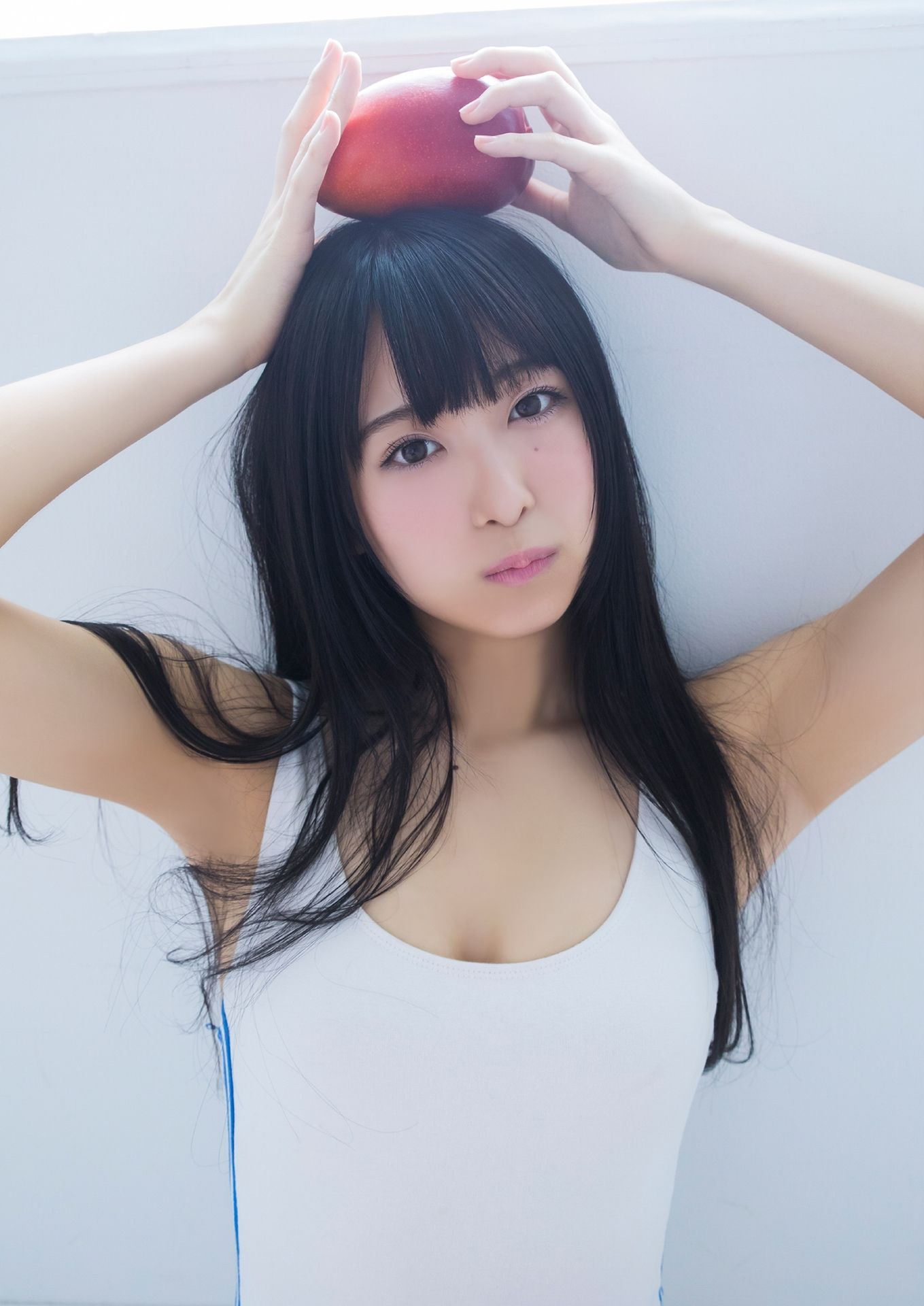 [PB] Naomi Majima 真島なおみ写真集「不思議な少女の秘密の花園」