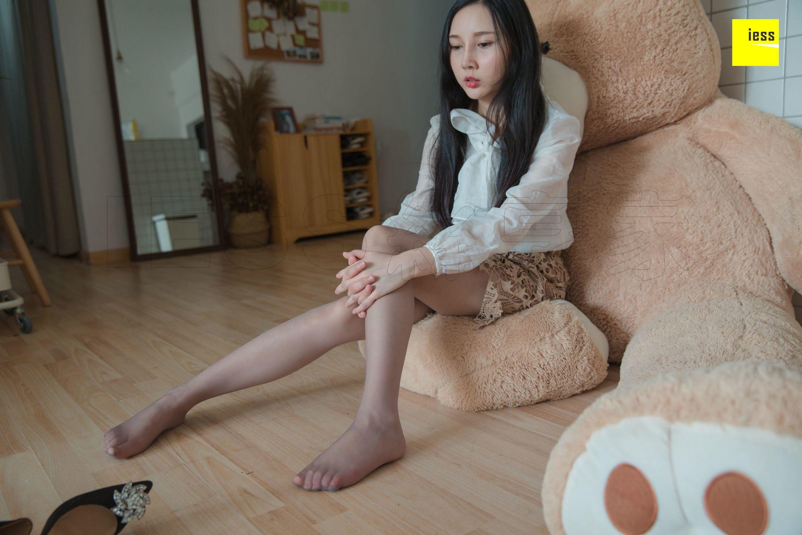 [异思趣向IESS] 丝享家301 文欣《大熊也喜欢灰丝》