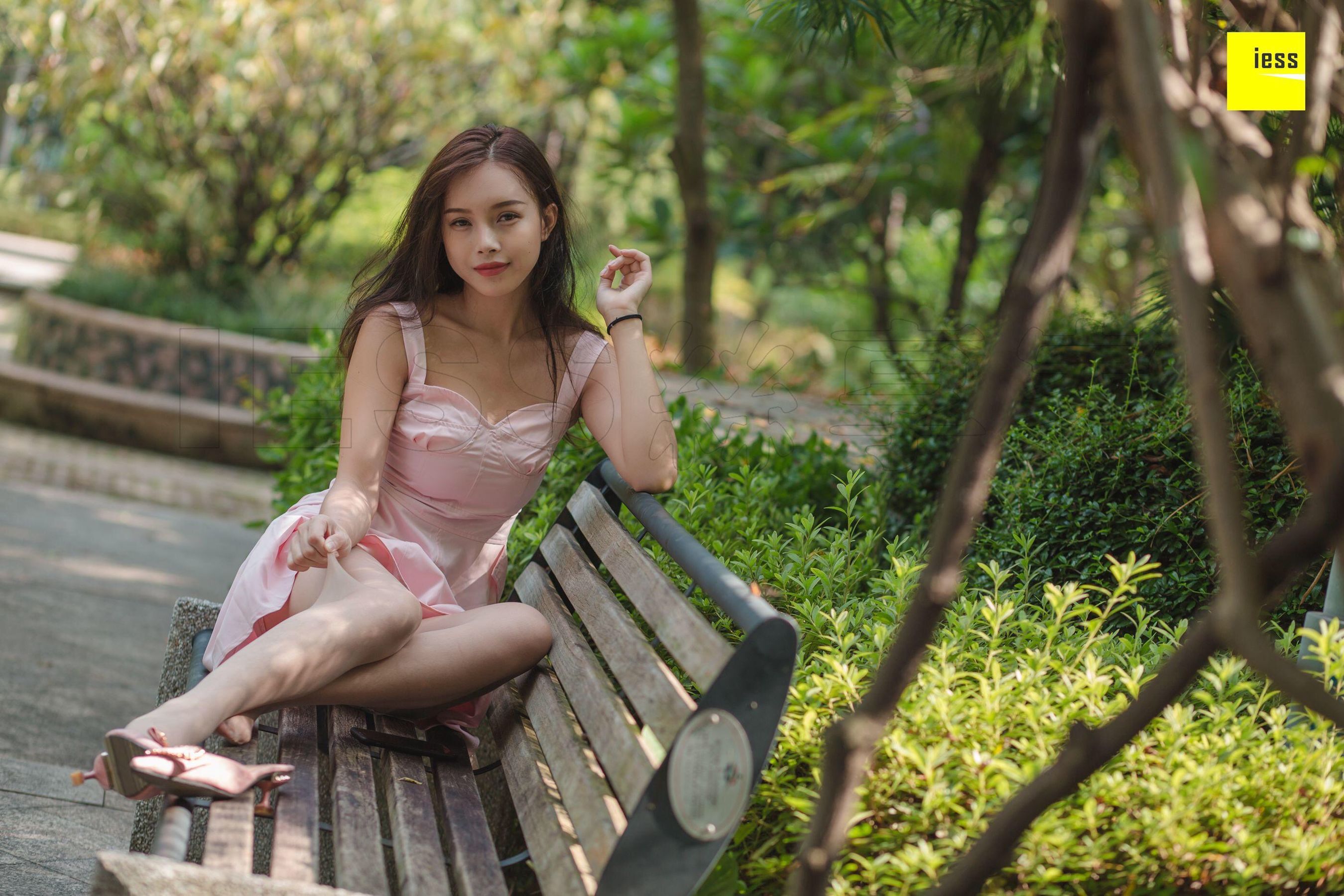 [异思趣向IESS] 丝享家315 小羽 《小羽公园阳光浴》