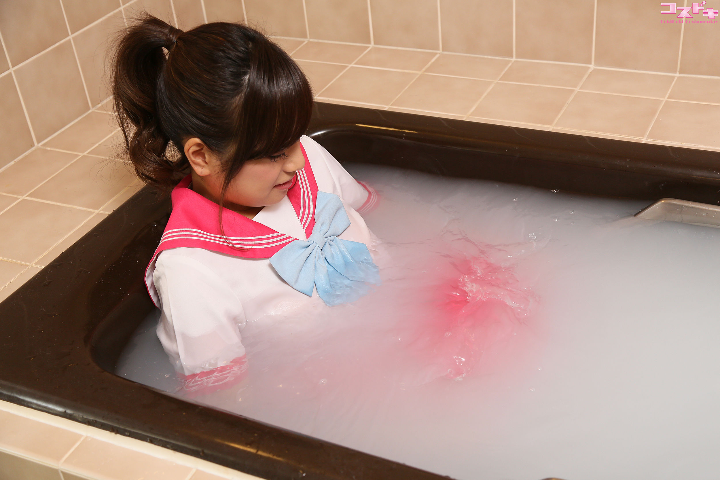 [Cosdoki] Yuri Amano 天野悠莉 amanoyuri2_pic_bathroom1