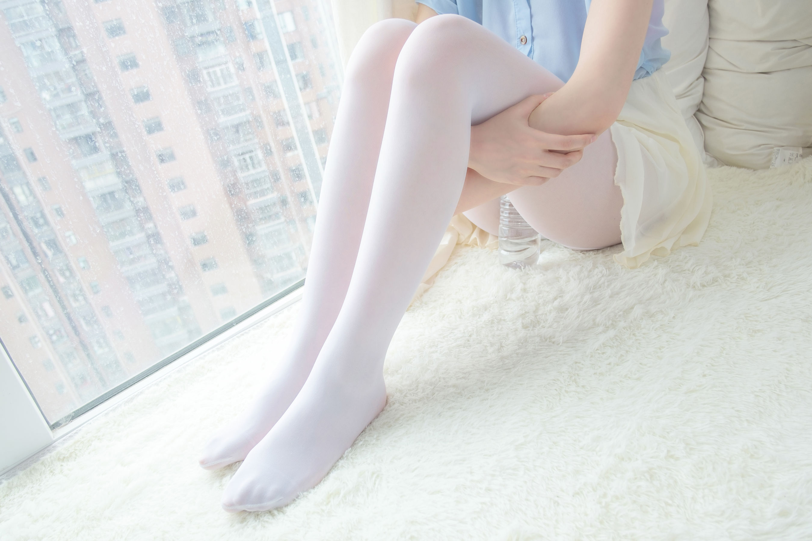 [森萝财团] R15-007 窗台上的薄纱少女