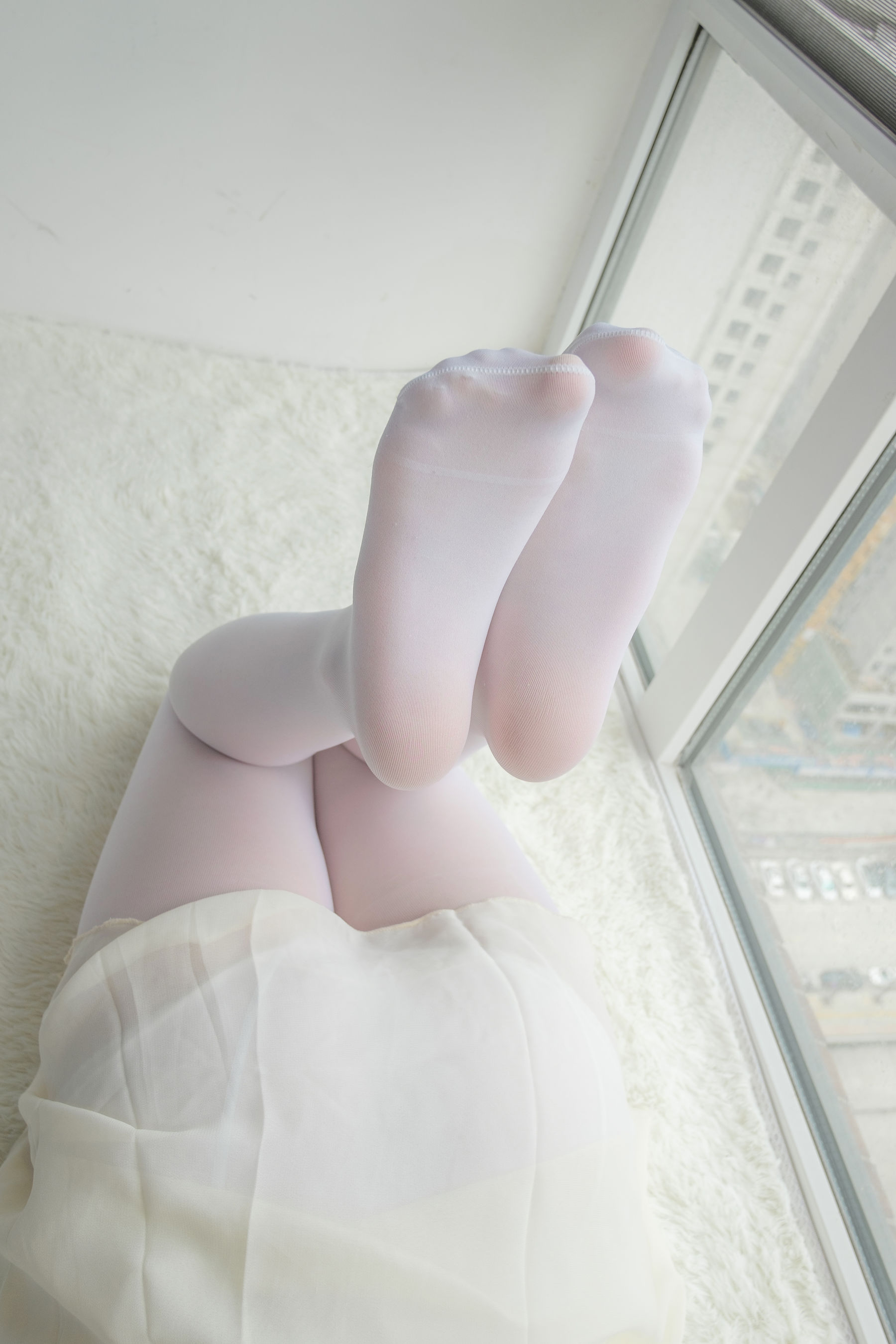 [森萝财团] R15-007 窗台上的薄纱少女
