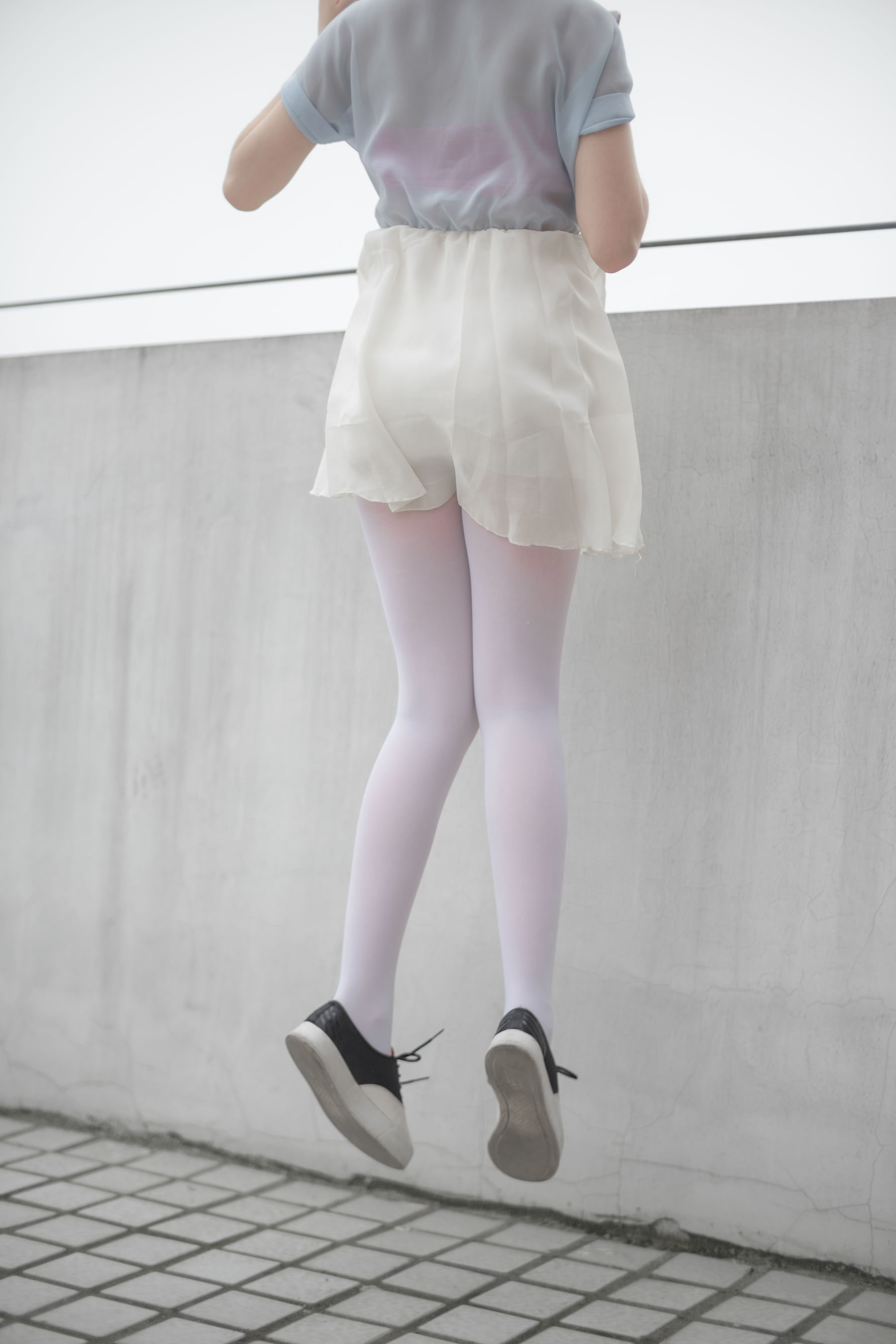 [森萝财团] R15-007 窗台上的薄纱少女