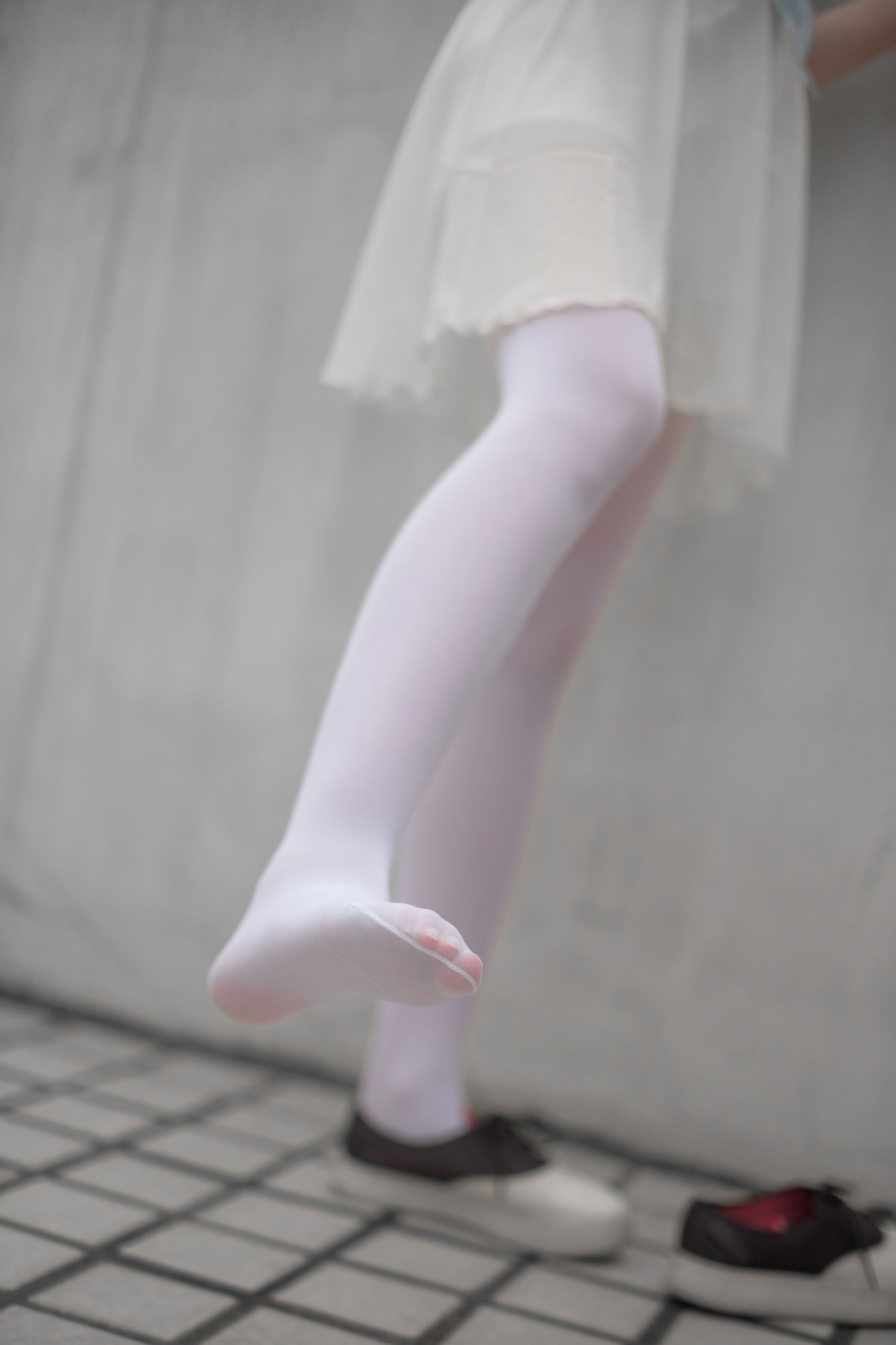 [森萝财团] R15-007 窗台上的薄纱少女