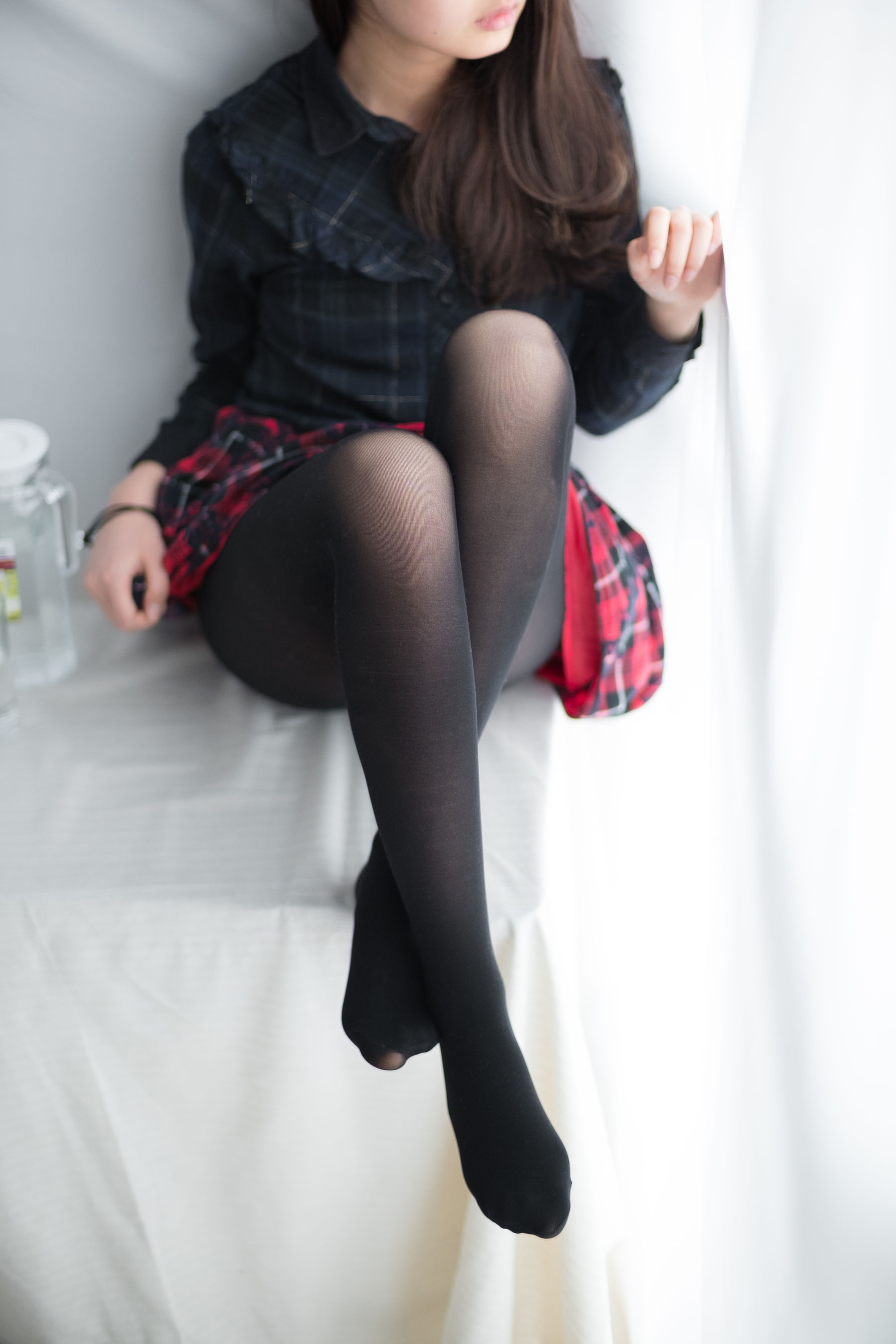 [森萝财团] R15-008 玩手机的黑丝妹妹