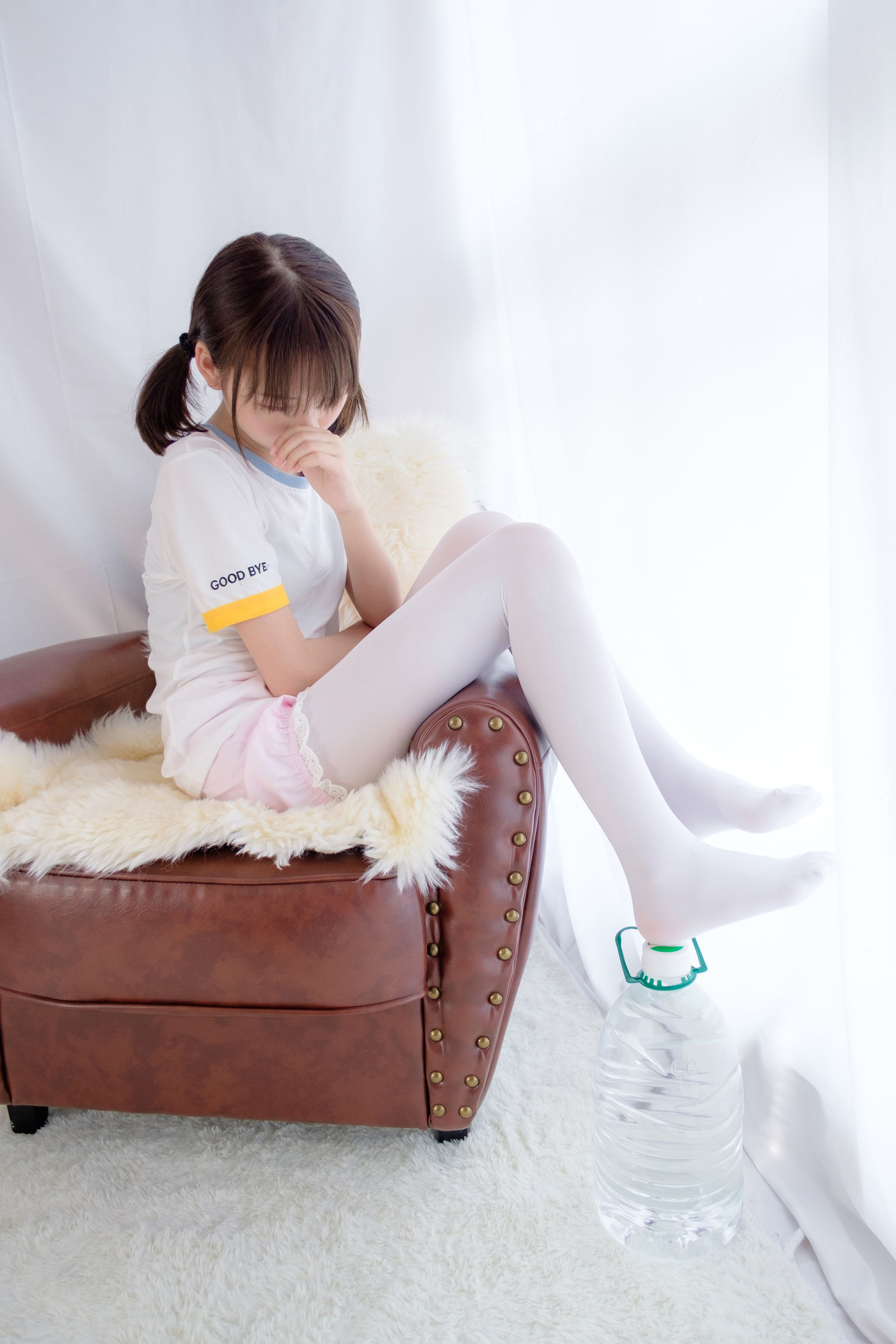 [森萝财团] R15-015 白丝萝莉玩桶装水