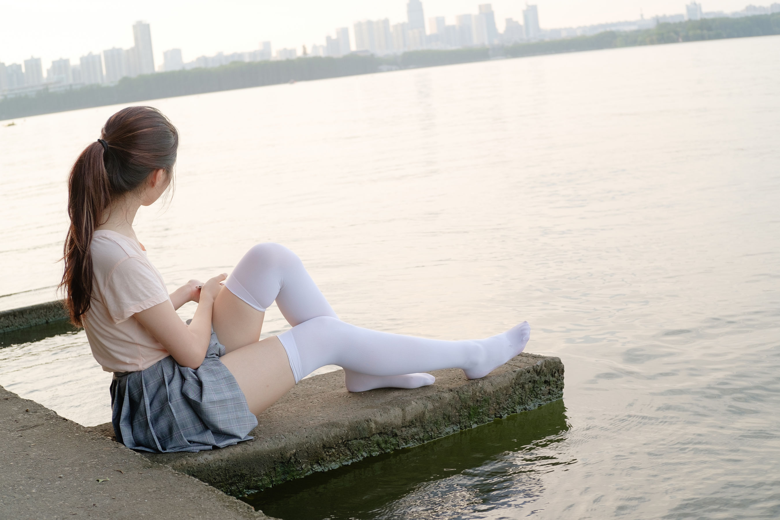 [森萝财团] R15-032 湖边戏水白丝