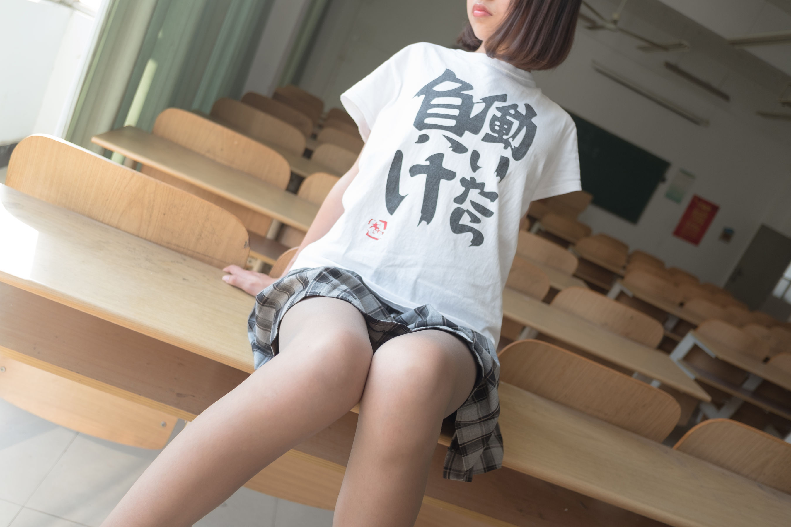 [森萝财团] R15-037 教室灰丝美脚