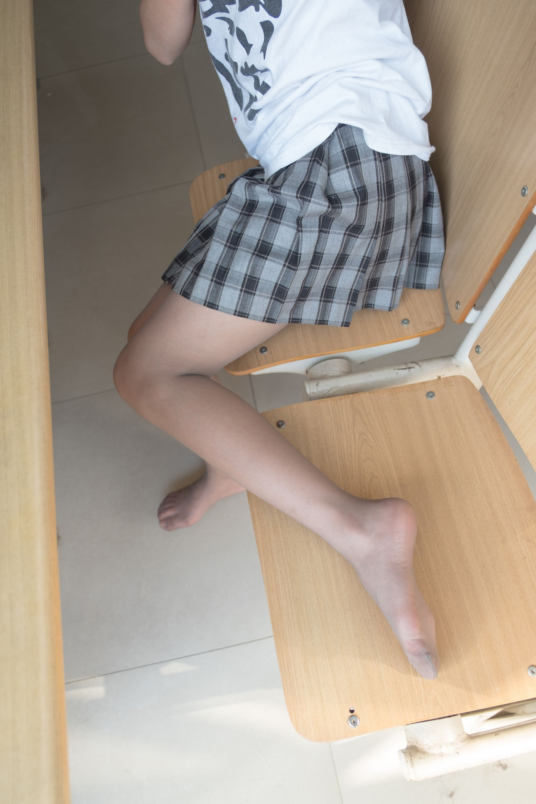 [森萝财团] R15-037 教室灰丝美脚