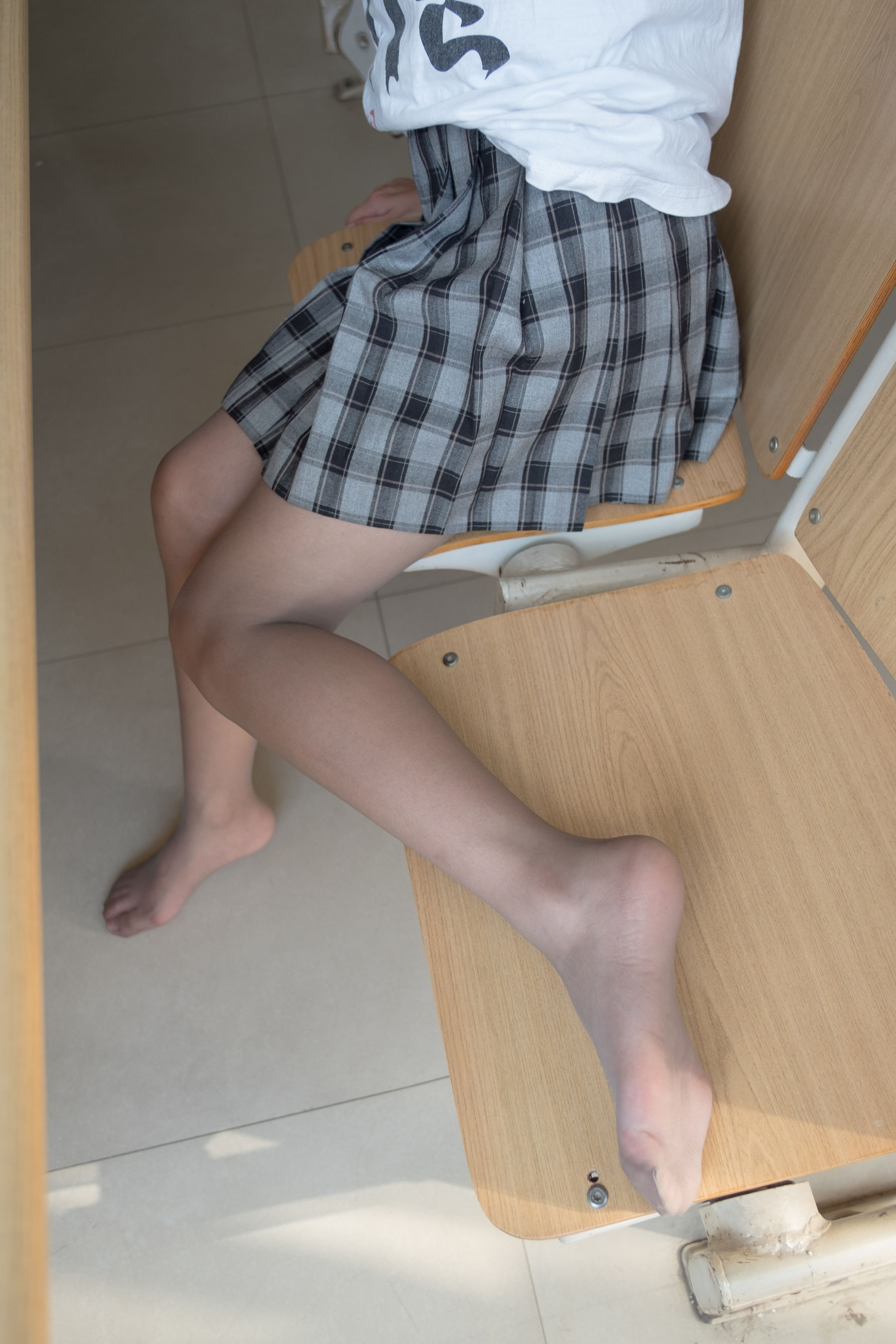 [森萝财团] R15-037 教室灰丝美脚