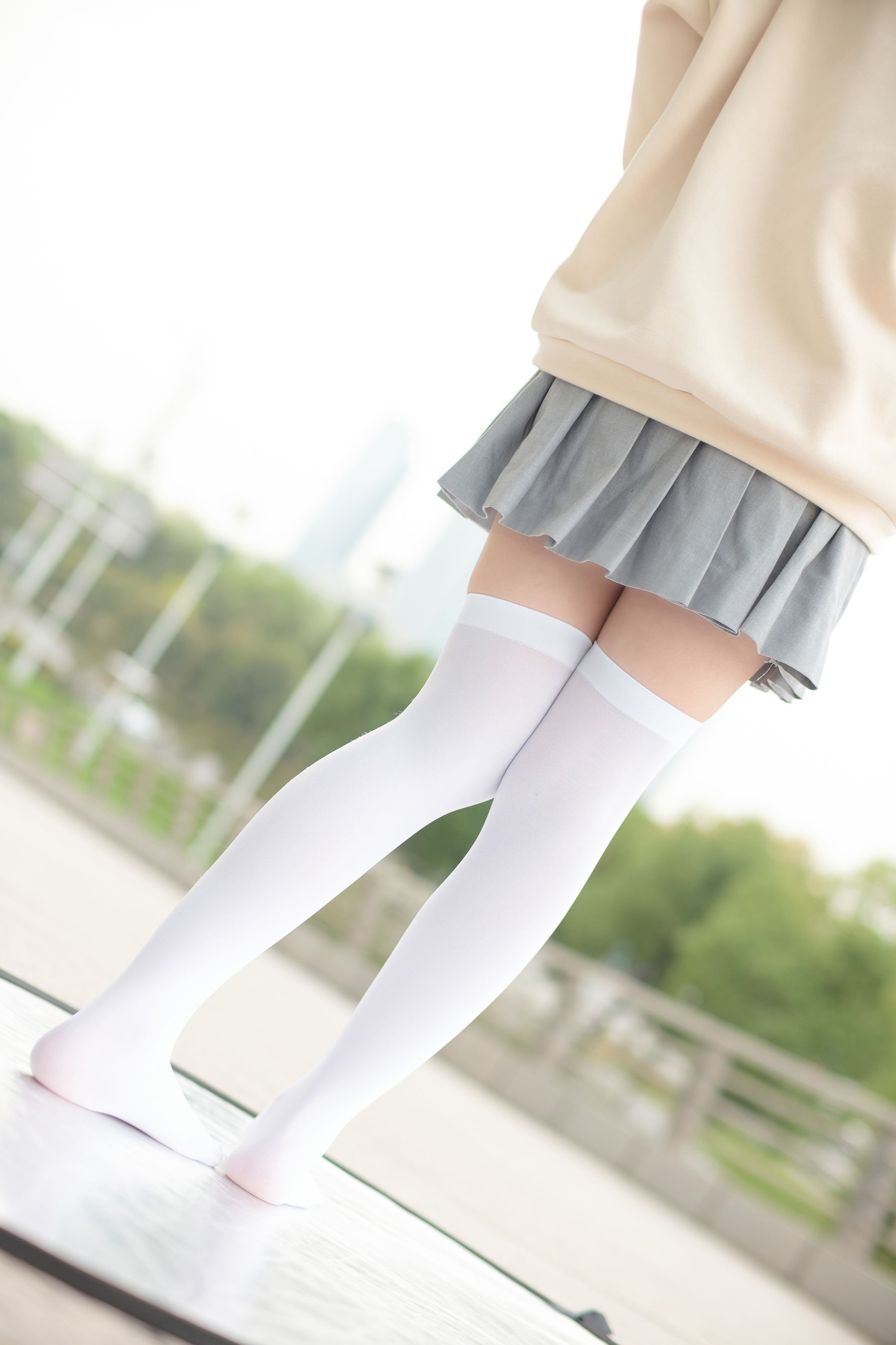[森萝财团] R15-040 户外白丝短裙