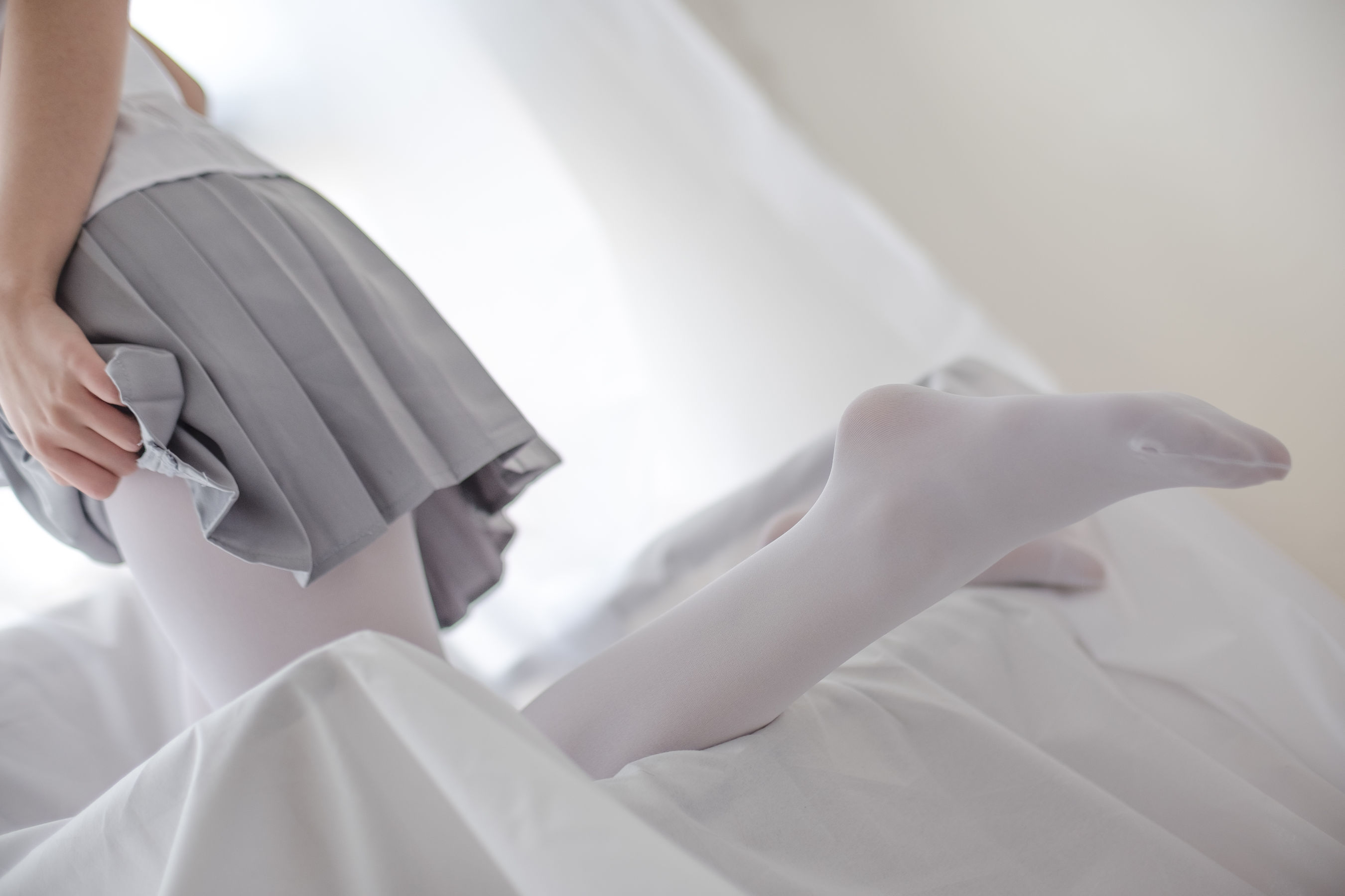 [森萝财团] R15-045 白丝学妹休憩空间