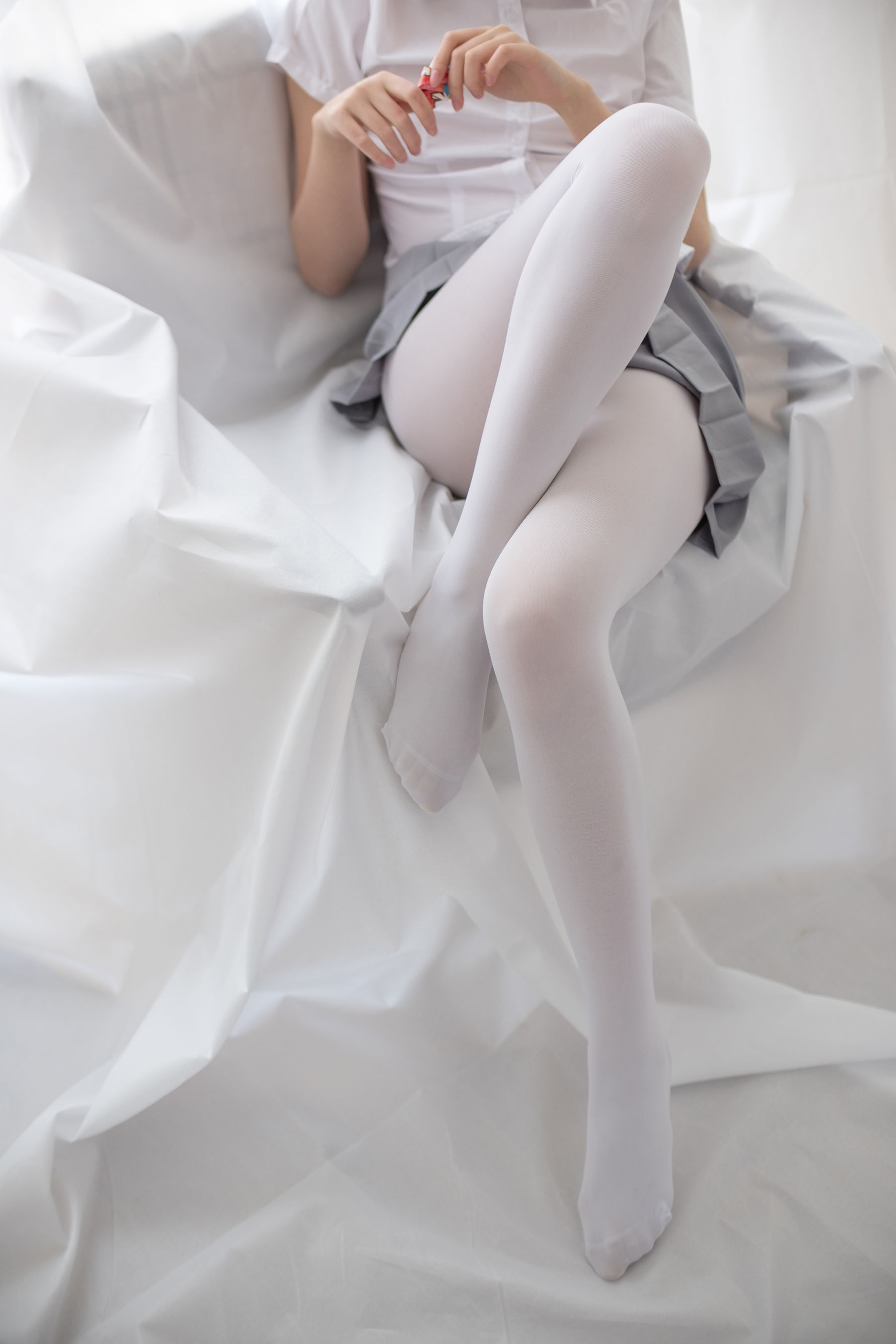 [森萝财团] R15-045 白丝学妹休憩空间