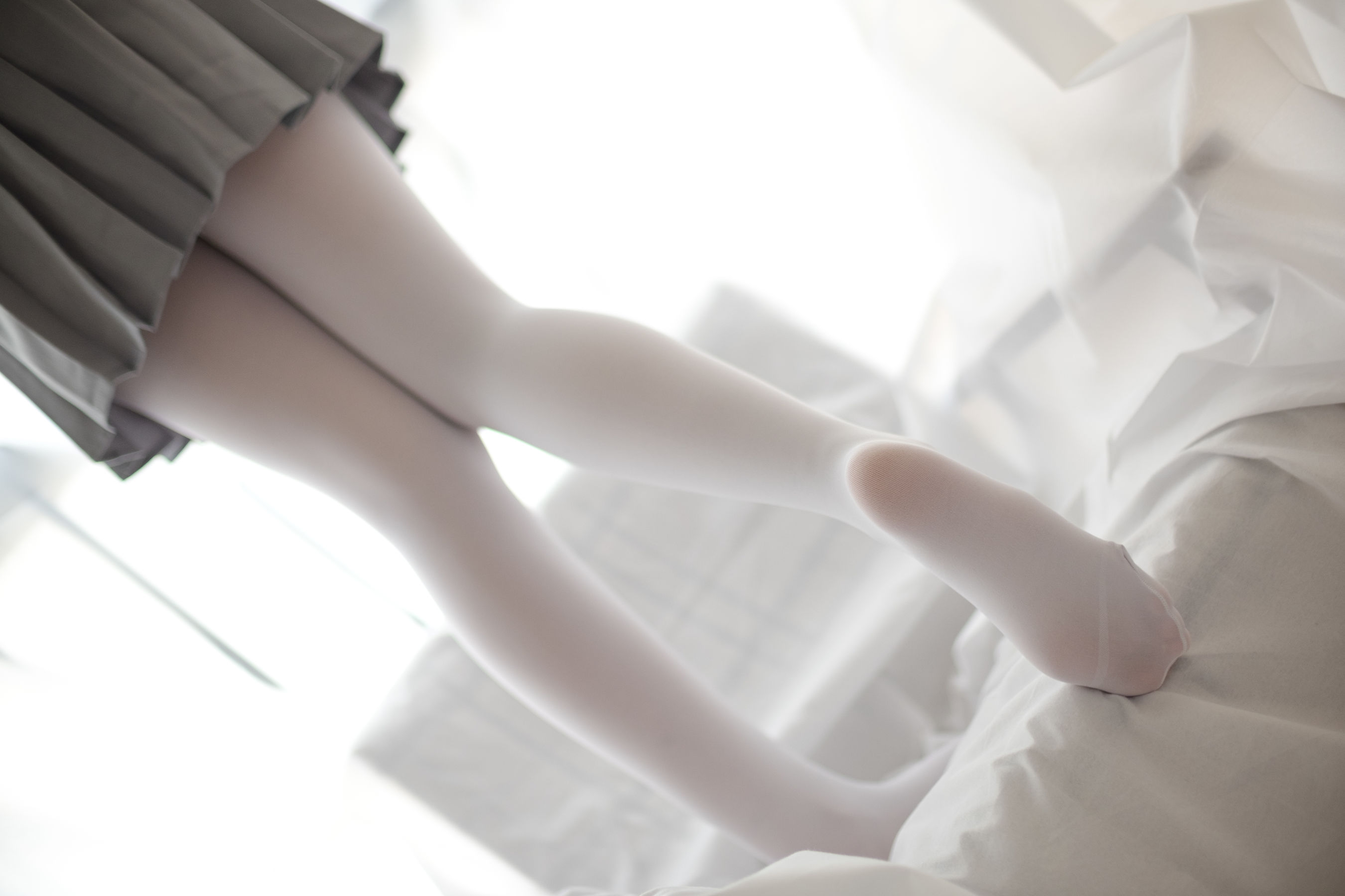 [森萝财团] R15-045 白丝学妹休憩空间