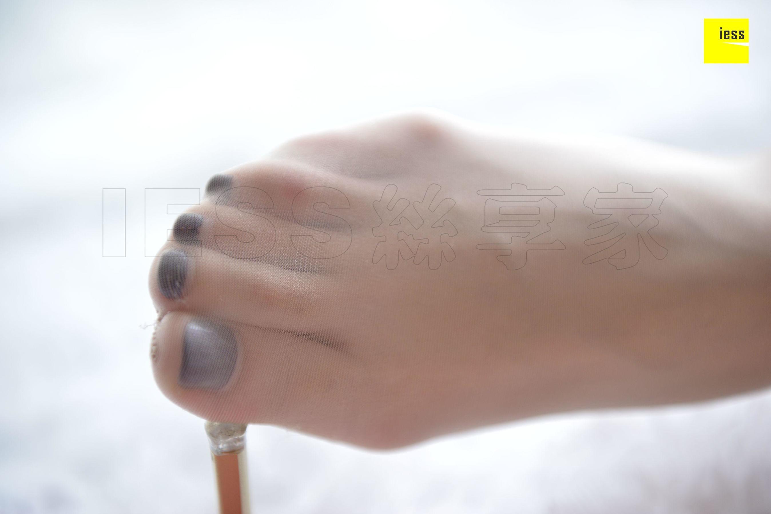 [异思趣向IESS] 模特七七 《七七梦幻拖跟肉丝》