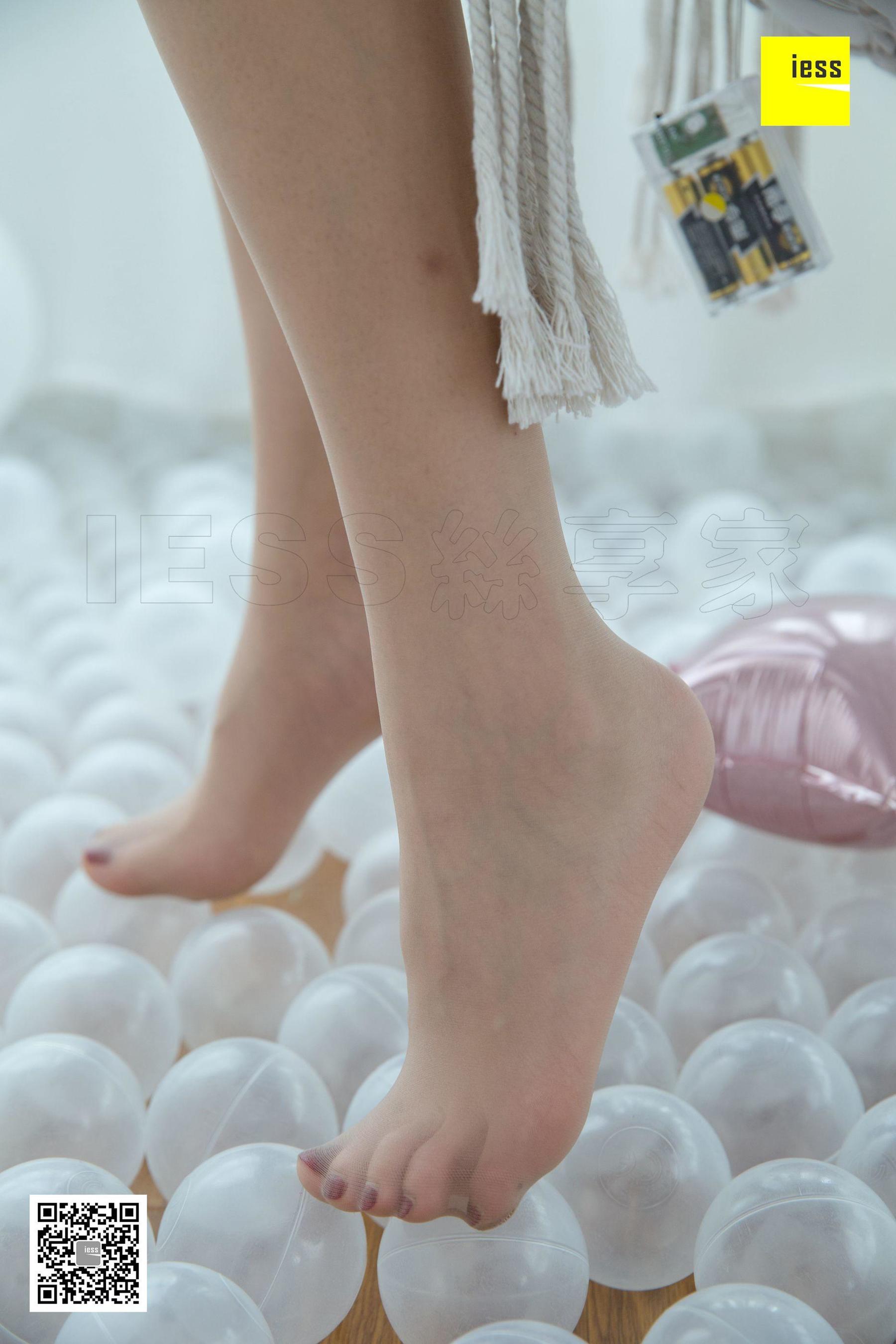 [异思趣向IESS] 模特七七 《红色蝴蝶结平底鞋》