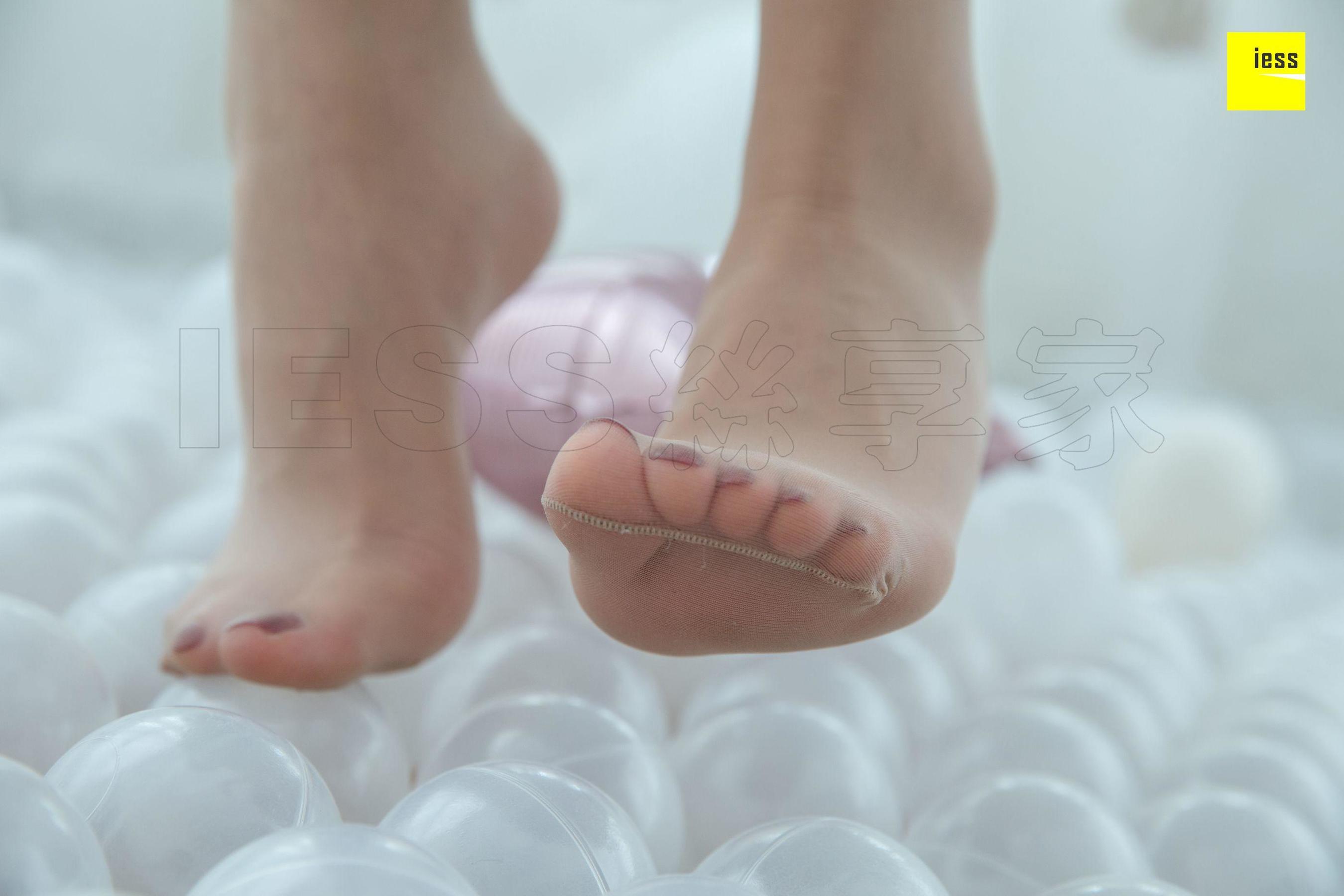 [异思趣向IESS] 模特七七 《红色蝴蝶结平底鞋》