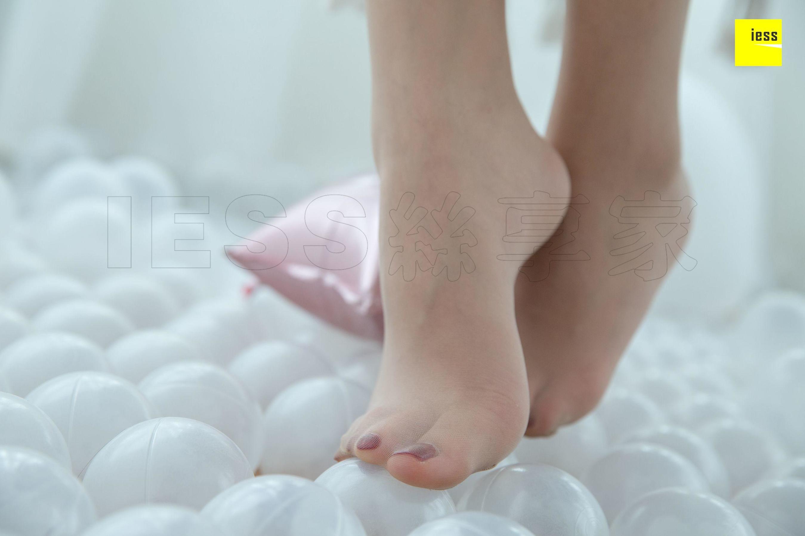 [异思趣向IESS] 模特七七 《红色蝴蝶结平底鞋》