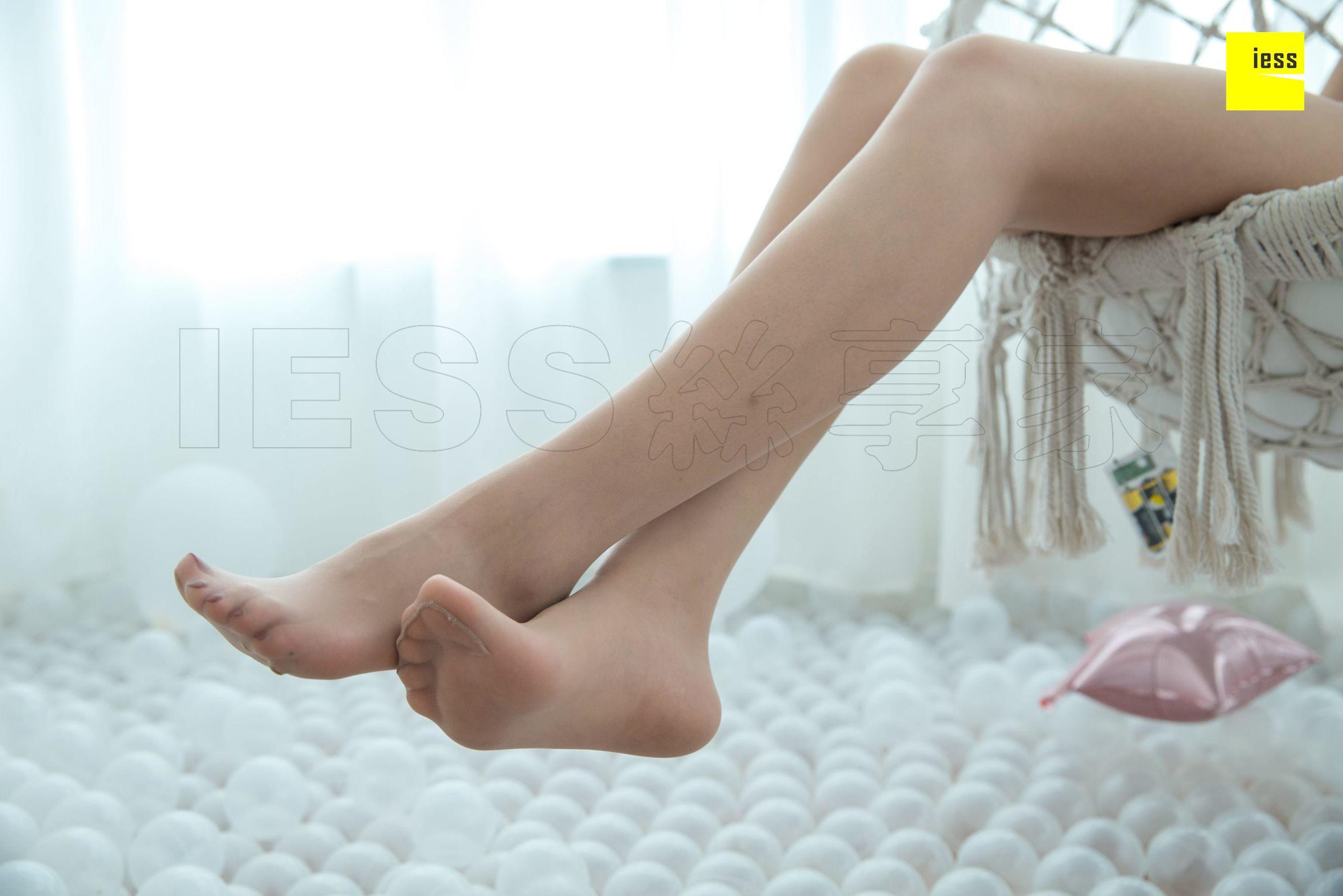 [异思趣向IESS] 模特七七 《红色蝴蝶结平底鞋》