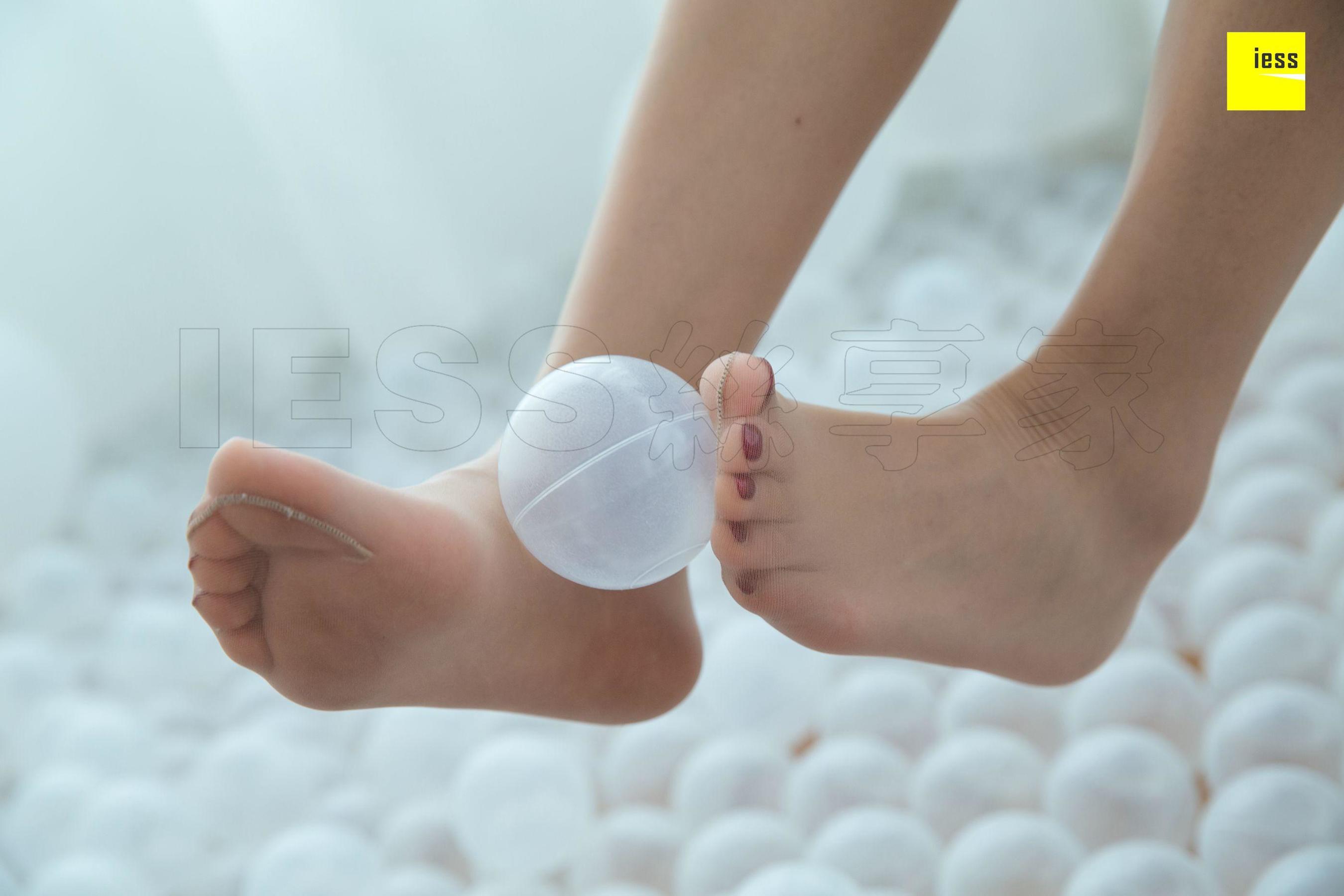 [异思趣向IESS] 模特七七 《红色蝴蝶结平底鞋》