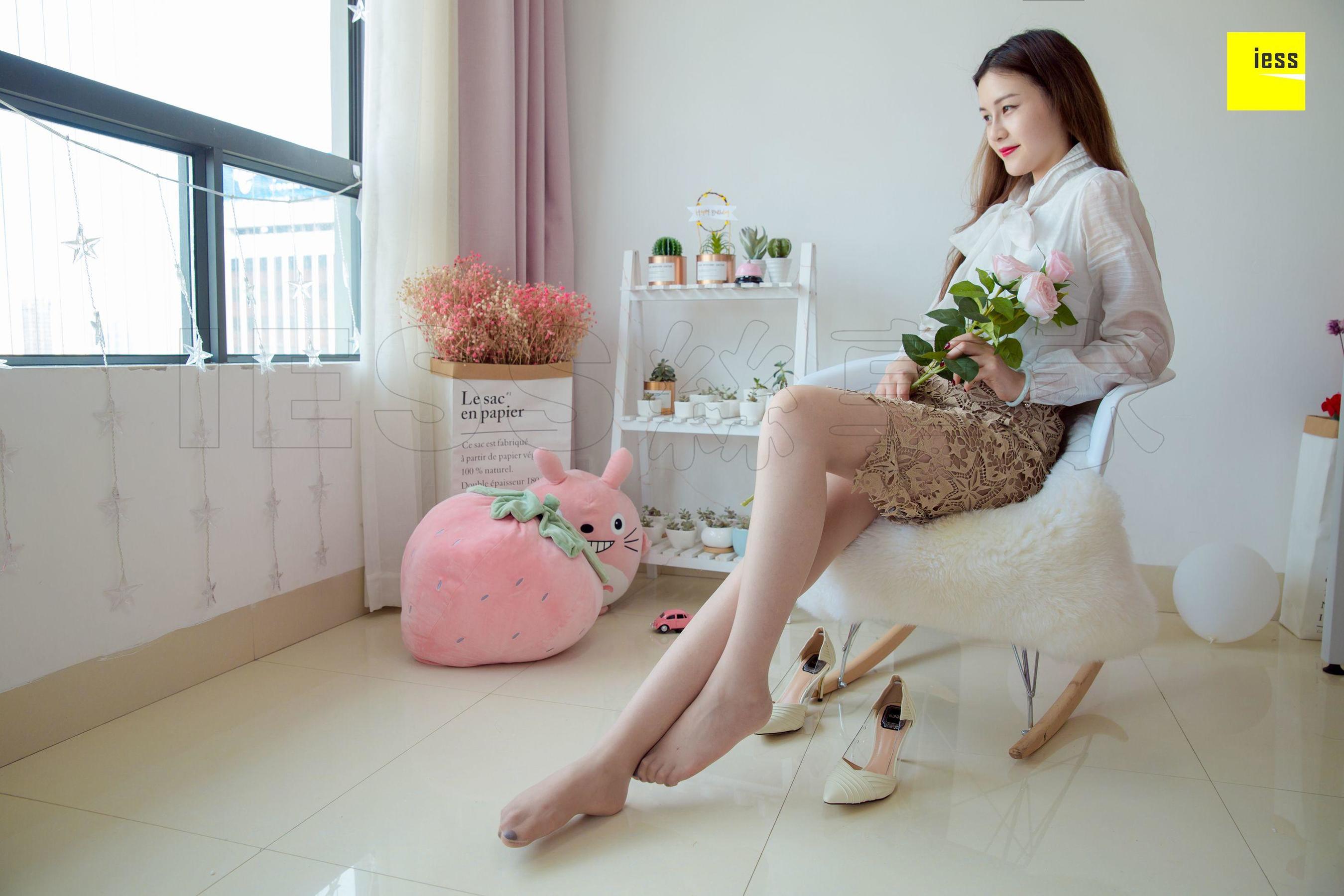 [异思趣向IESS] 模特九妹《九妹的星星镂空裙》