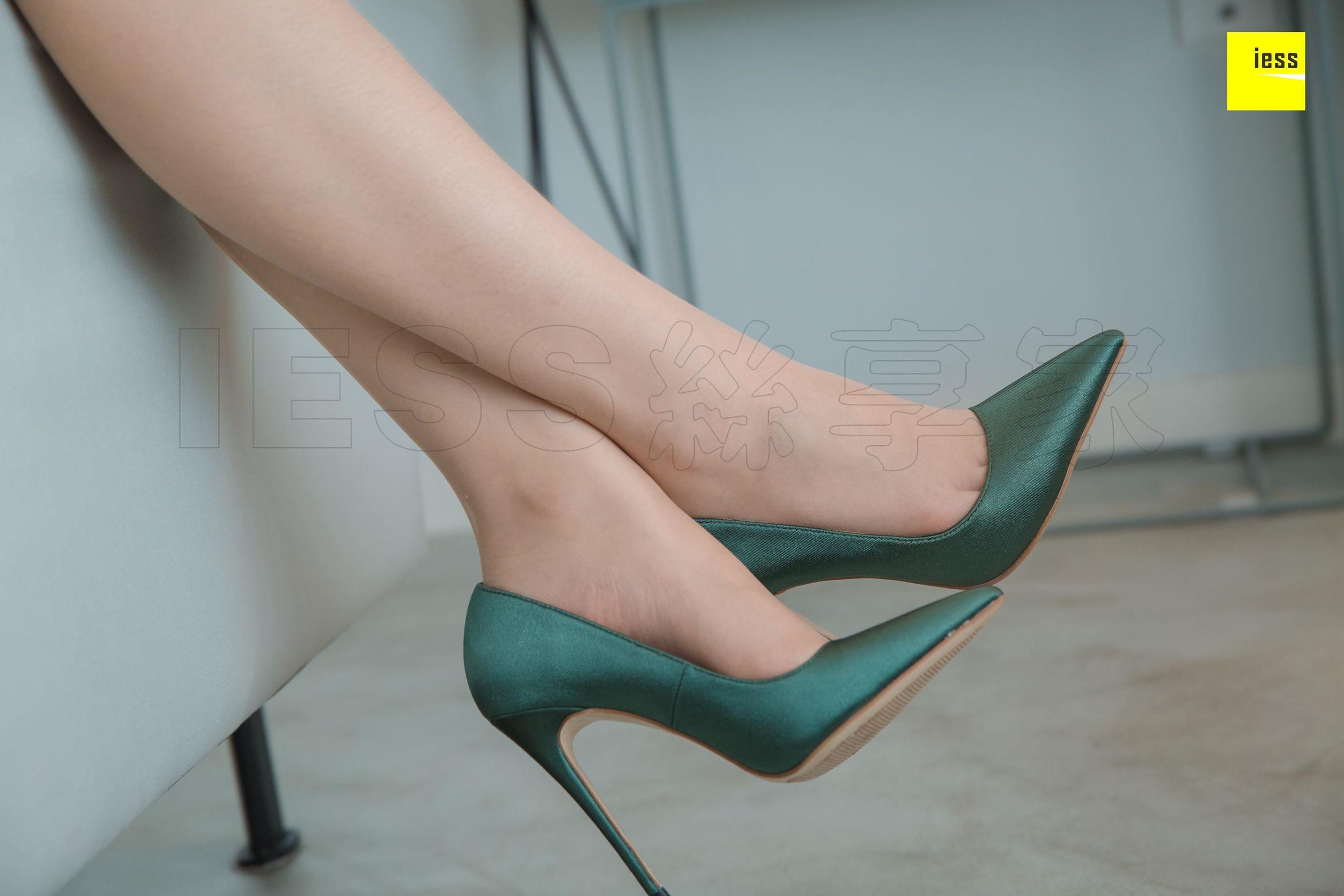 [异思趣向IESS] 模特云芝 《云芝制服肉丝美甲》