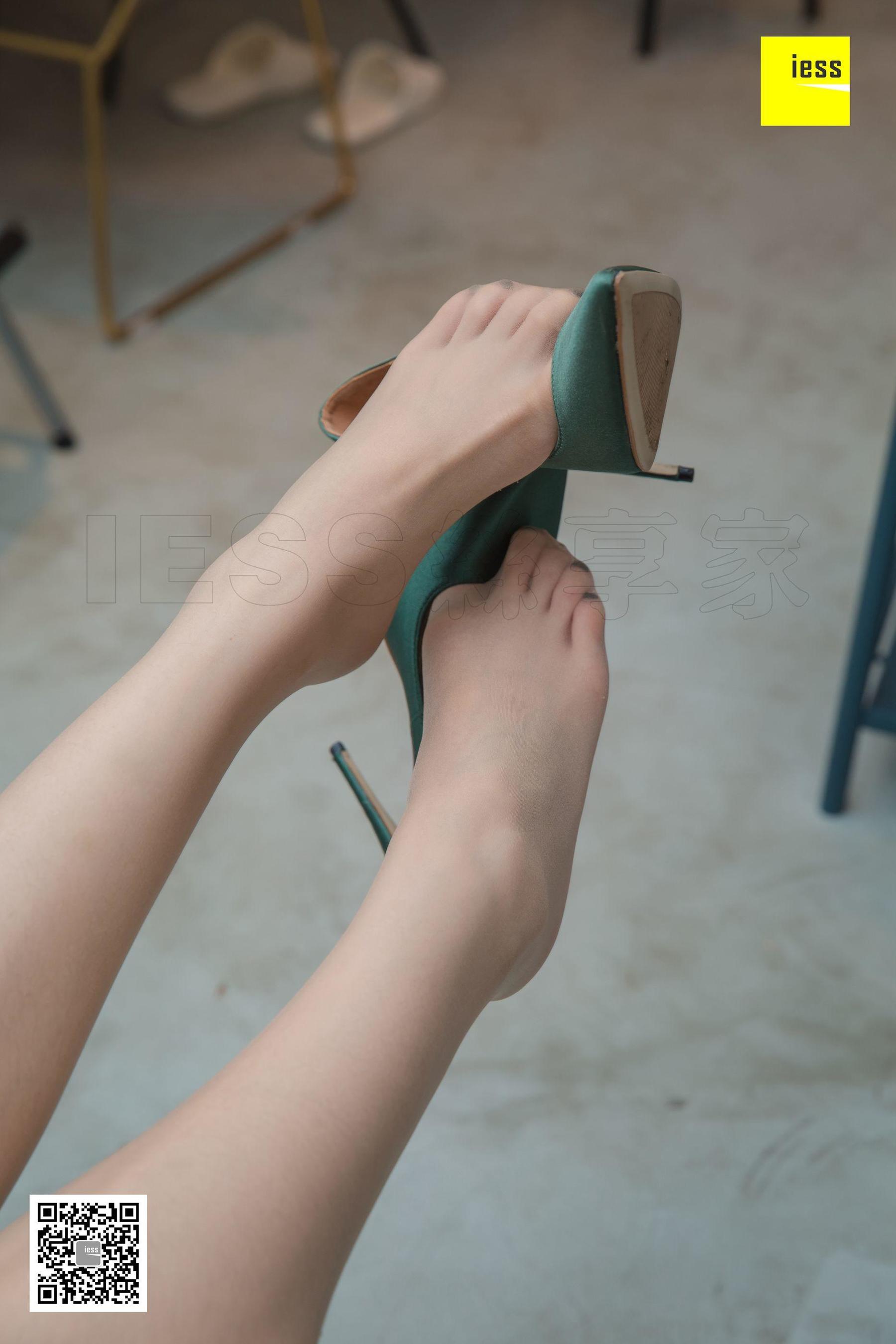 [异思趣向IESS] 模特云芝 《云芝制服肉丝美甲》